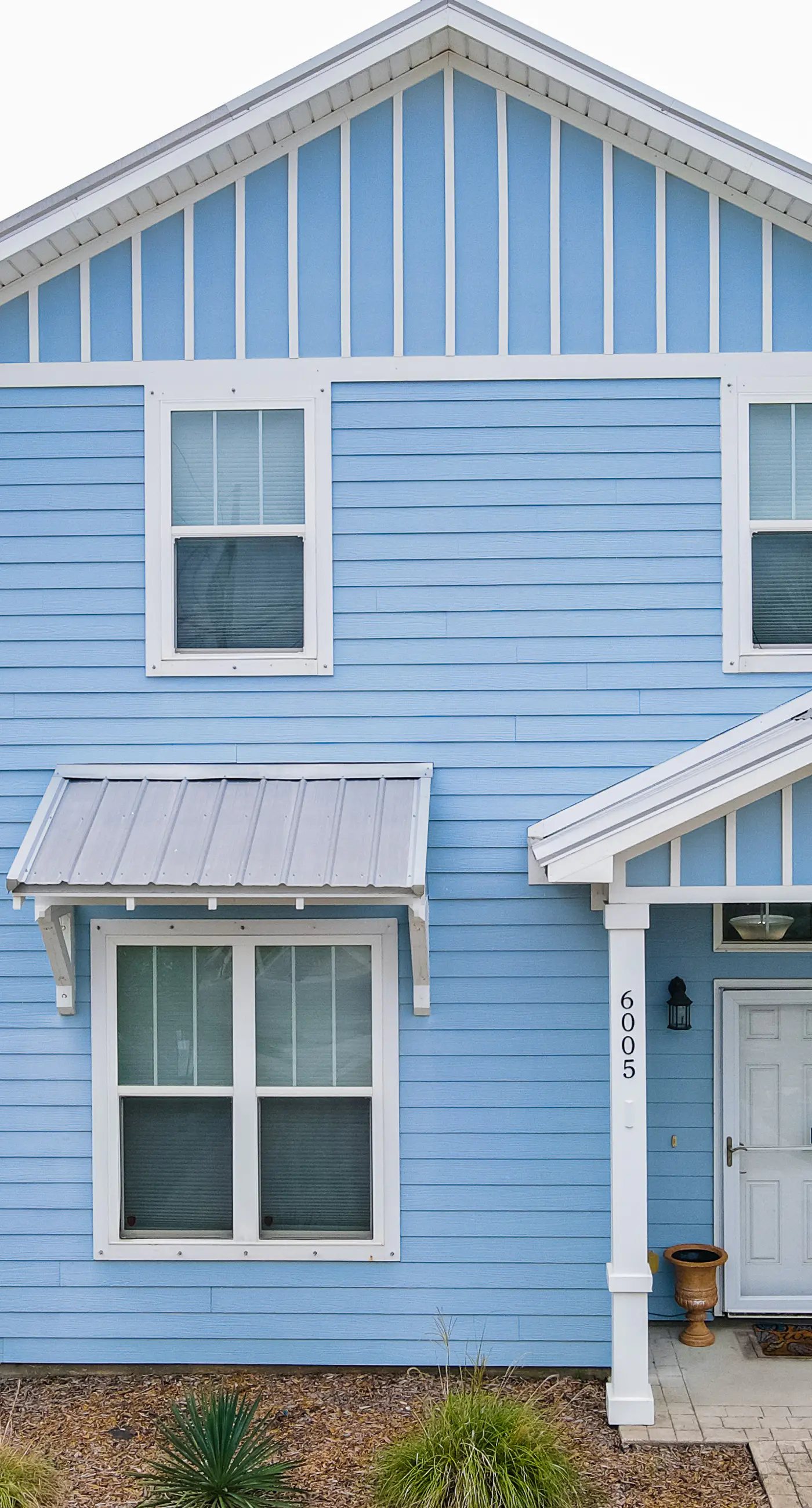 Dog-friendly beach house with balcony, fenced yard, & AC - walk to beach