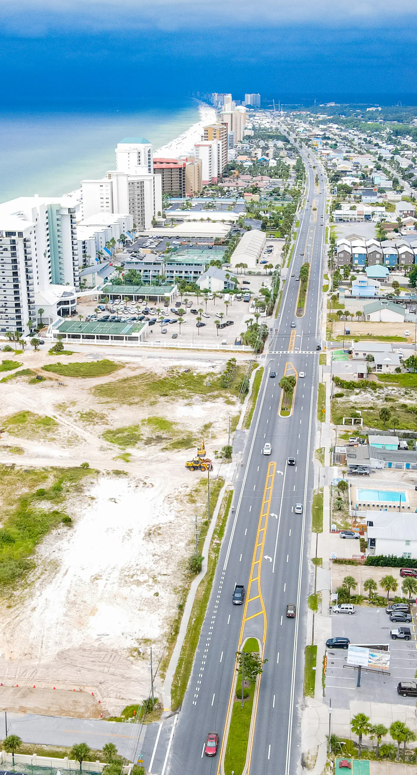 Dog-friendly beach house with balcony, fenced yard, & AC - walk to beach