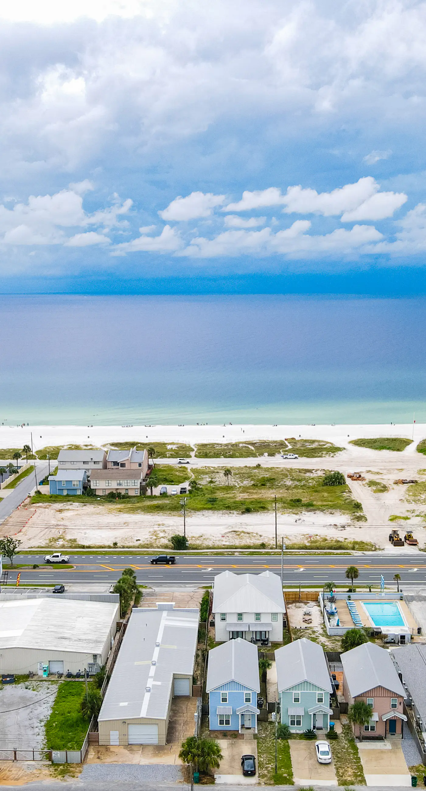 Dog-friendly beach house with balcony, fenced yard, & AC - walk to beach