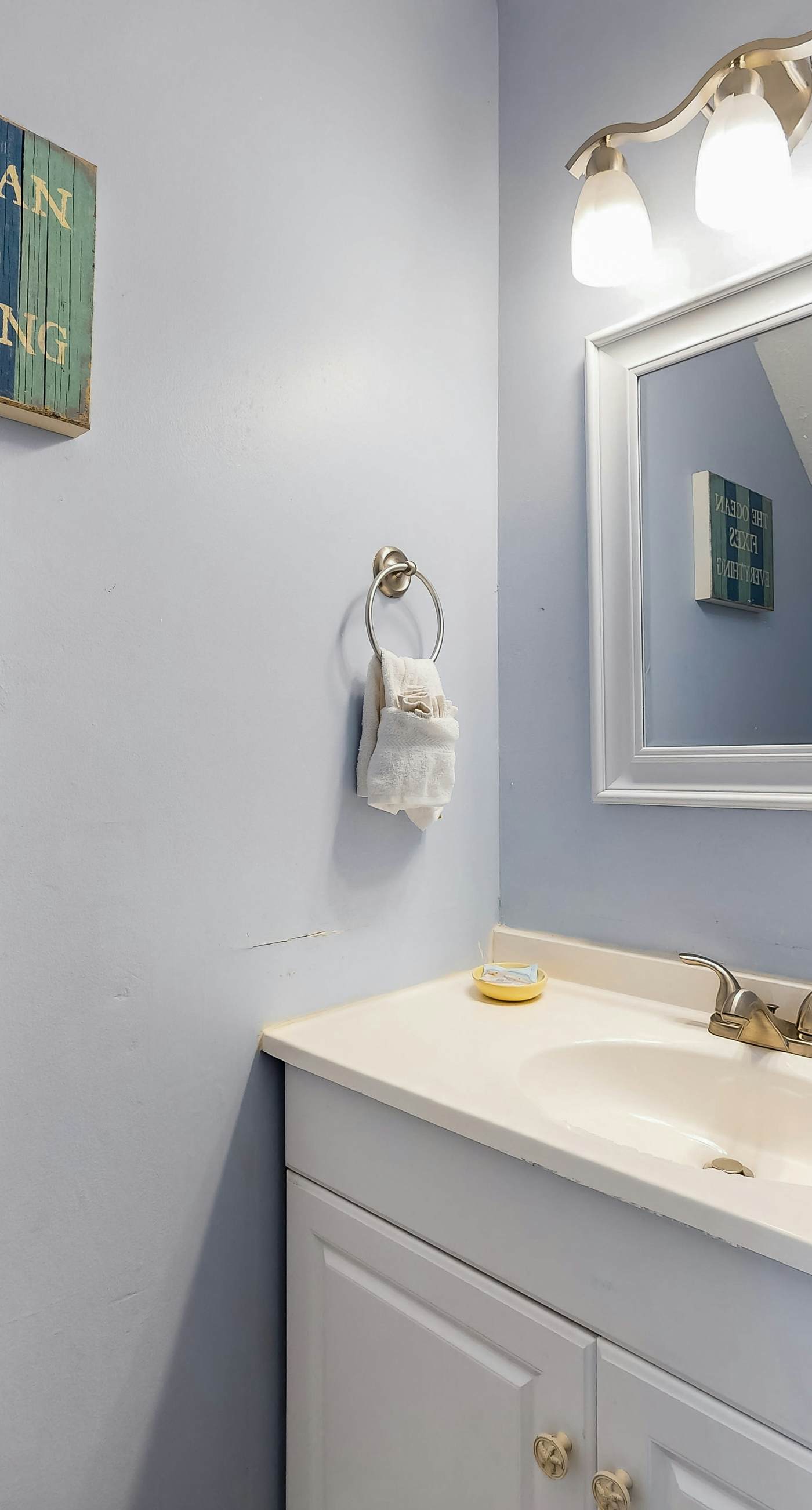 Dog-friendly close to the beach with WiFi, private washer & dryer, balcony, & AC