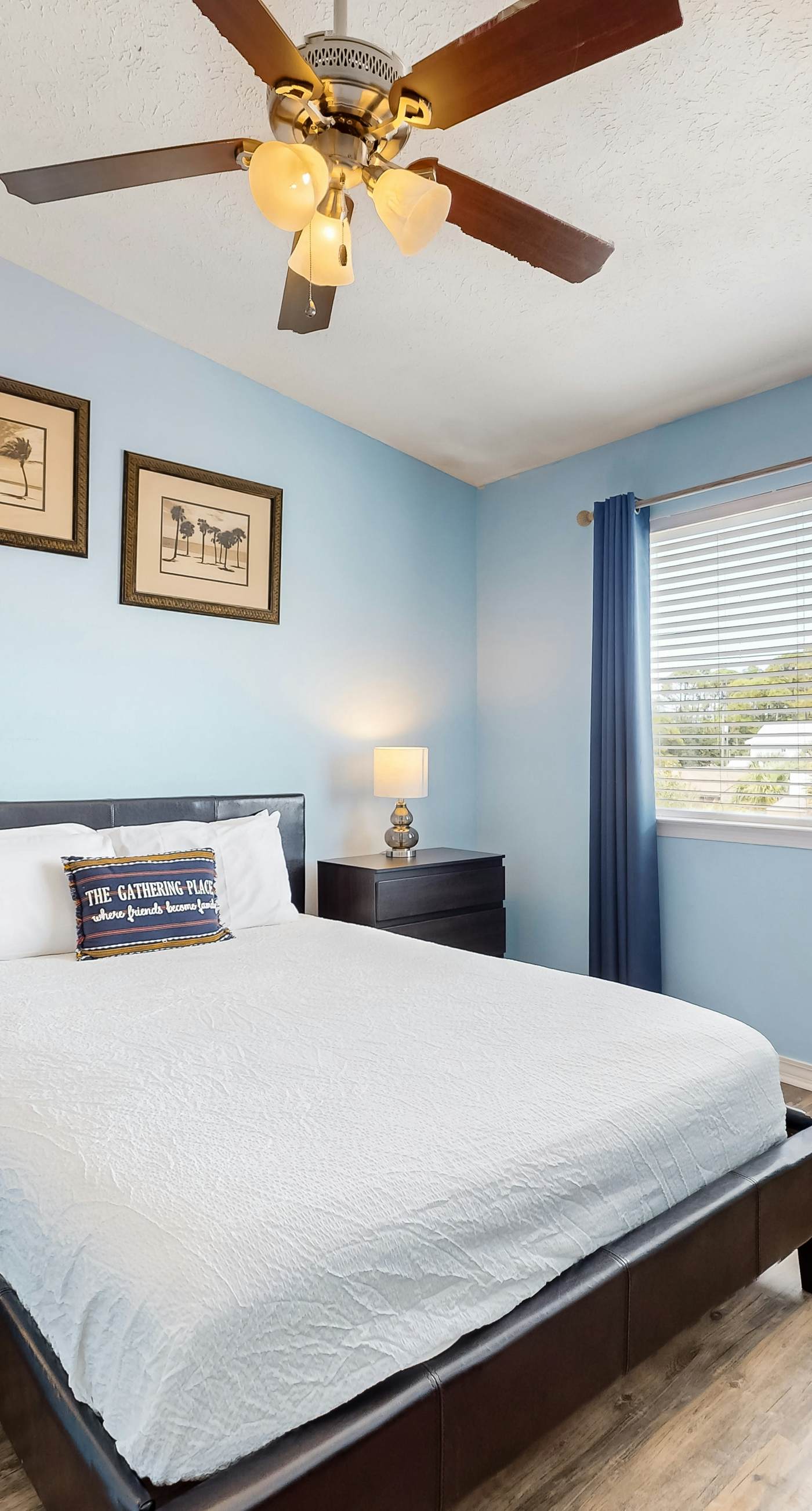 Dog-friendly close to the beach with WiFi, private washer & dryer, balcony, & AC