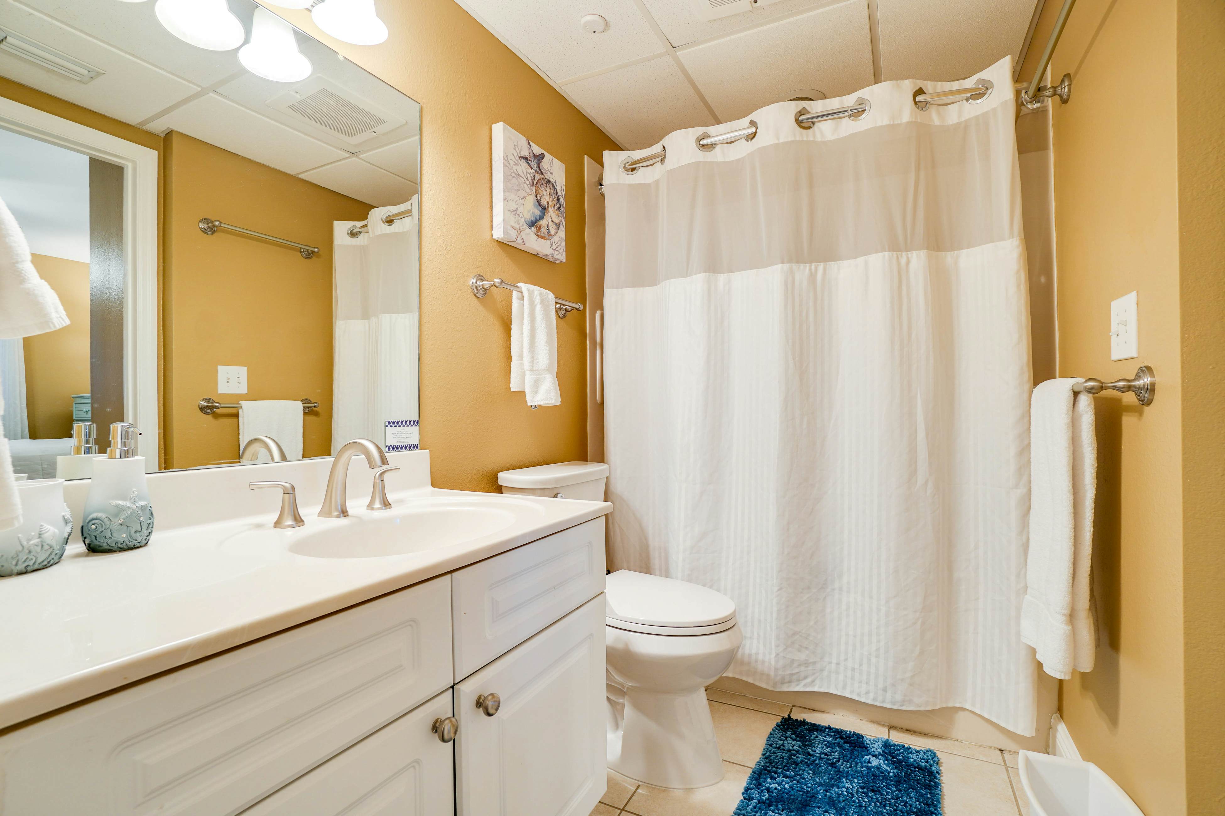 12th-floor oceanfront home, pool, hot tub, on-site cafe, & free beach service