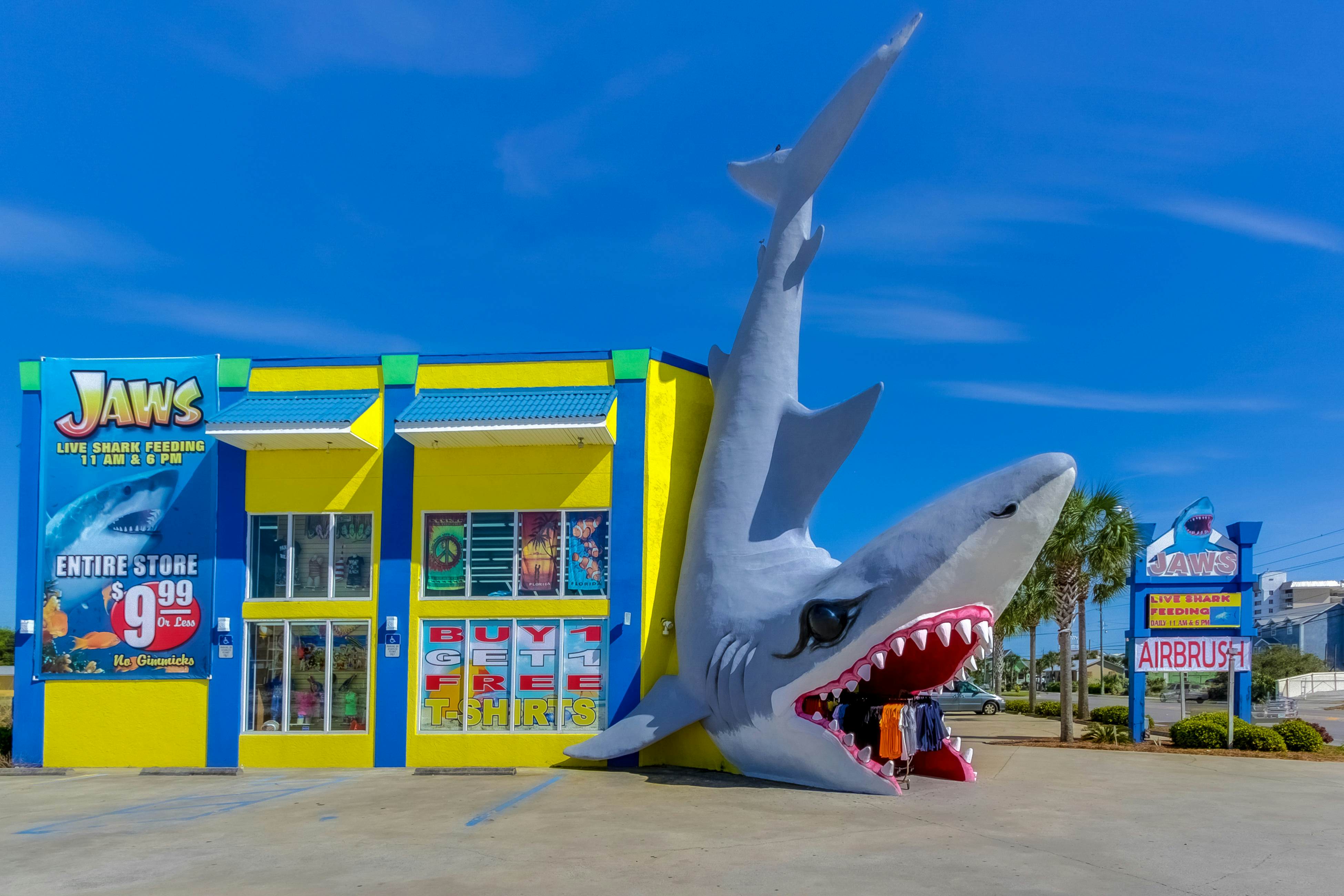 12th-floor oceanfront home, pool, hot tub, on-site cafe, & free beach service