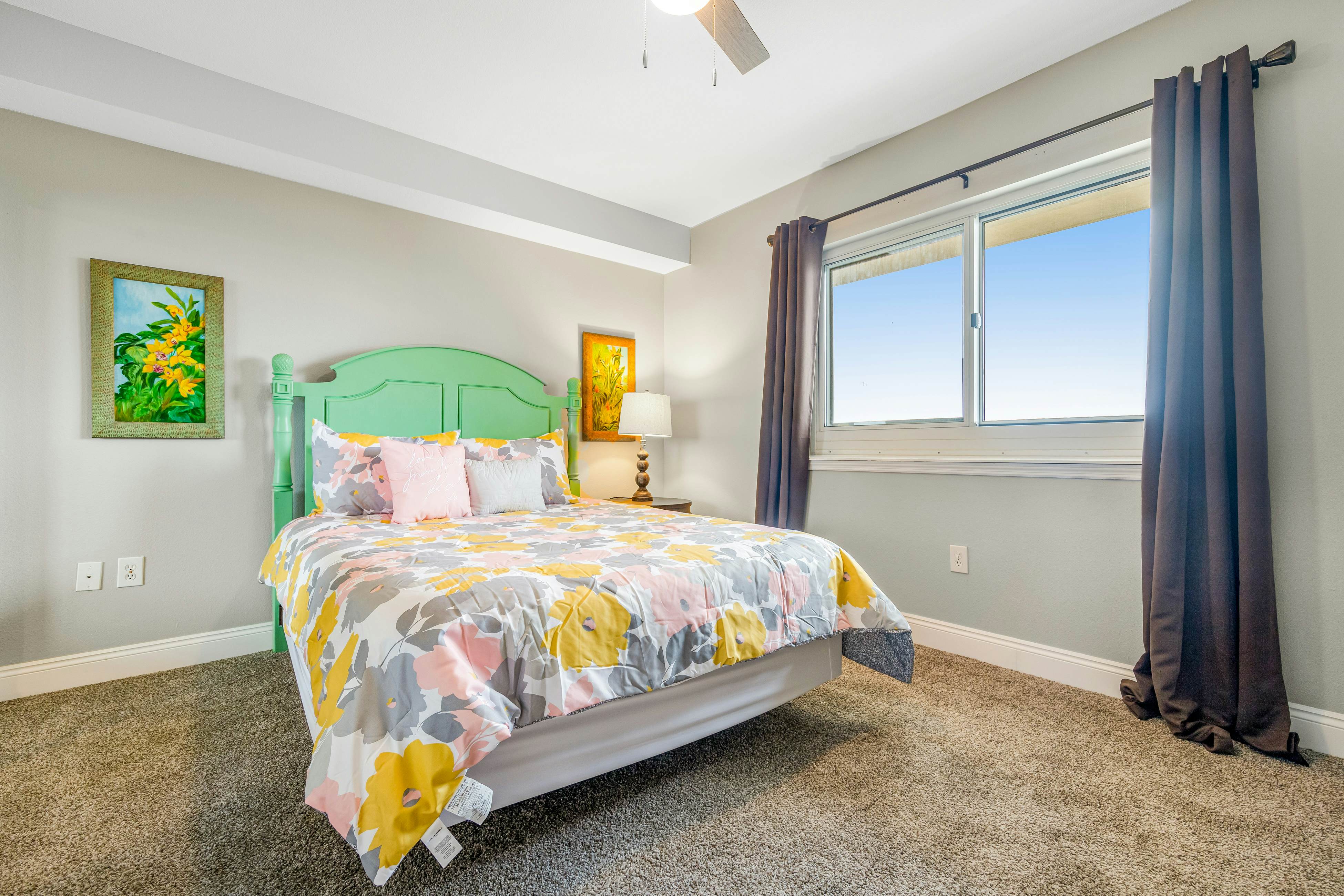 Waterfront w/ Views, Pools, Hot Tub, Gym - Walk to Beach, Snowbirds Welcome