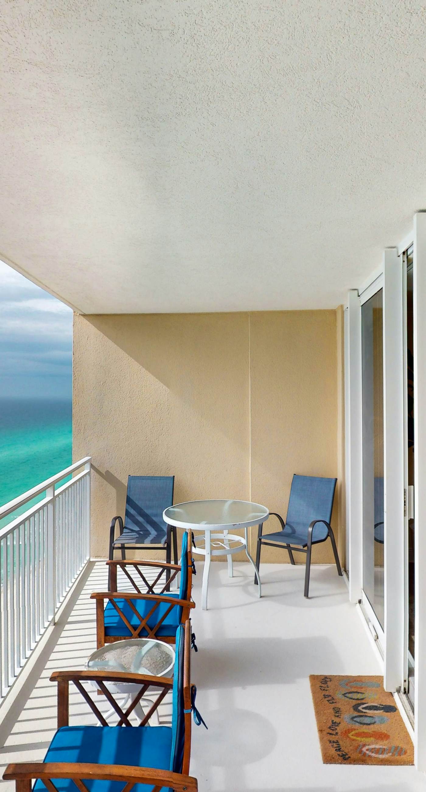 Beautiful condo with beach access, shared pool, WiFi, and panoramic views