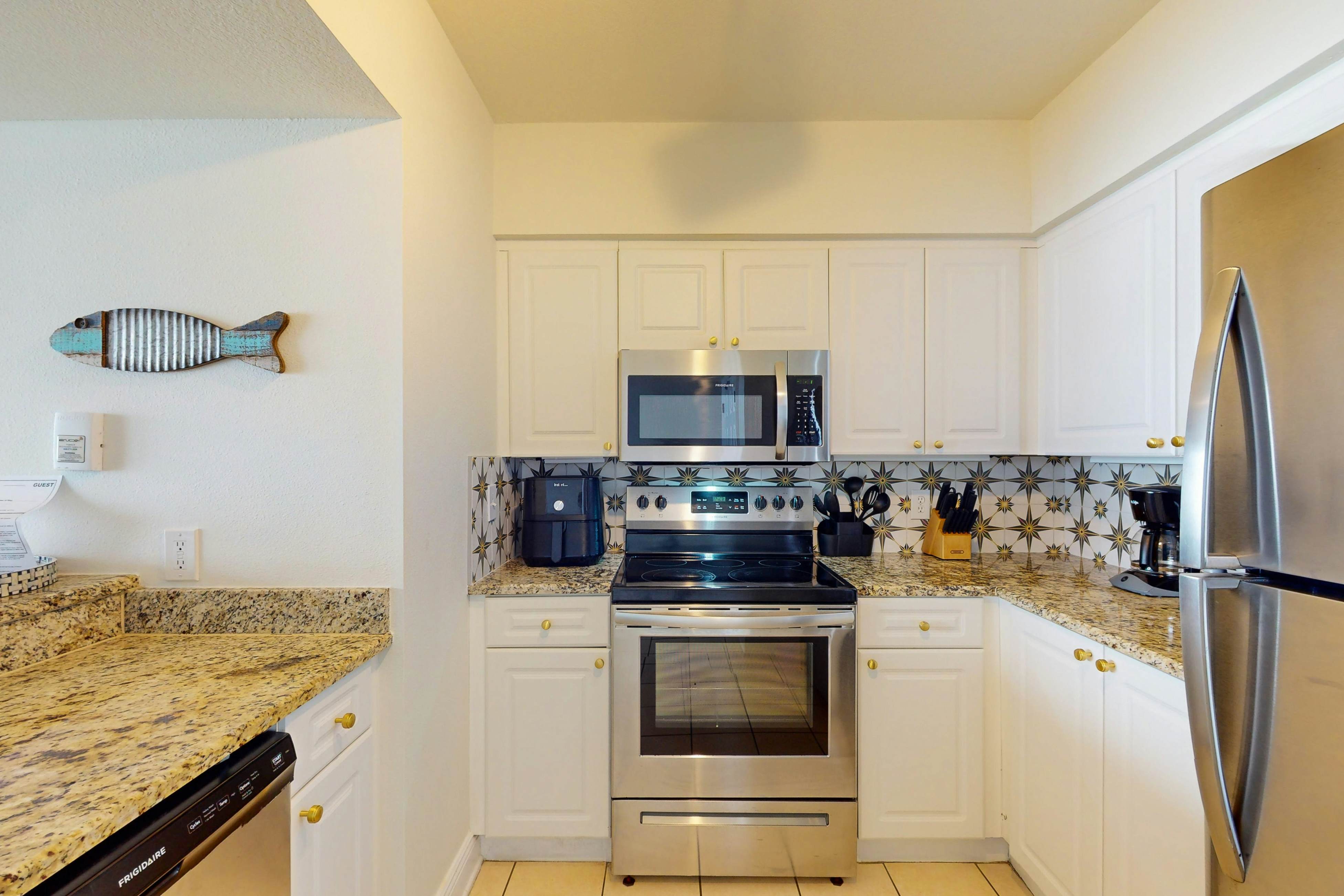 Beautiful condo with beach access, shared pool, WiFi, and panoramic views