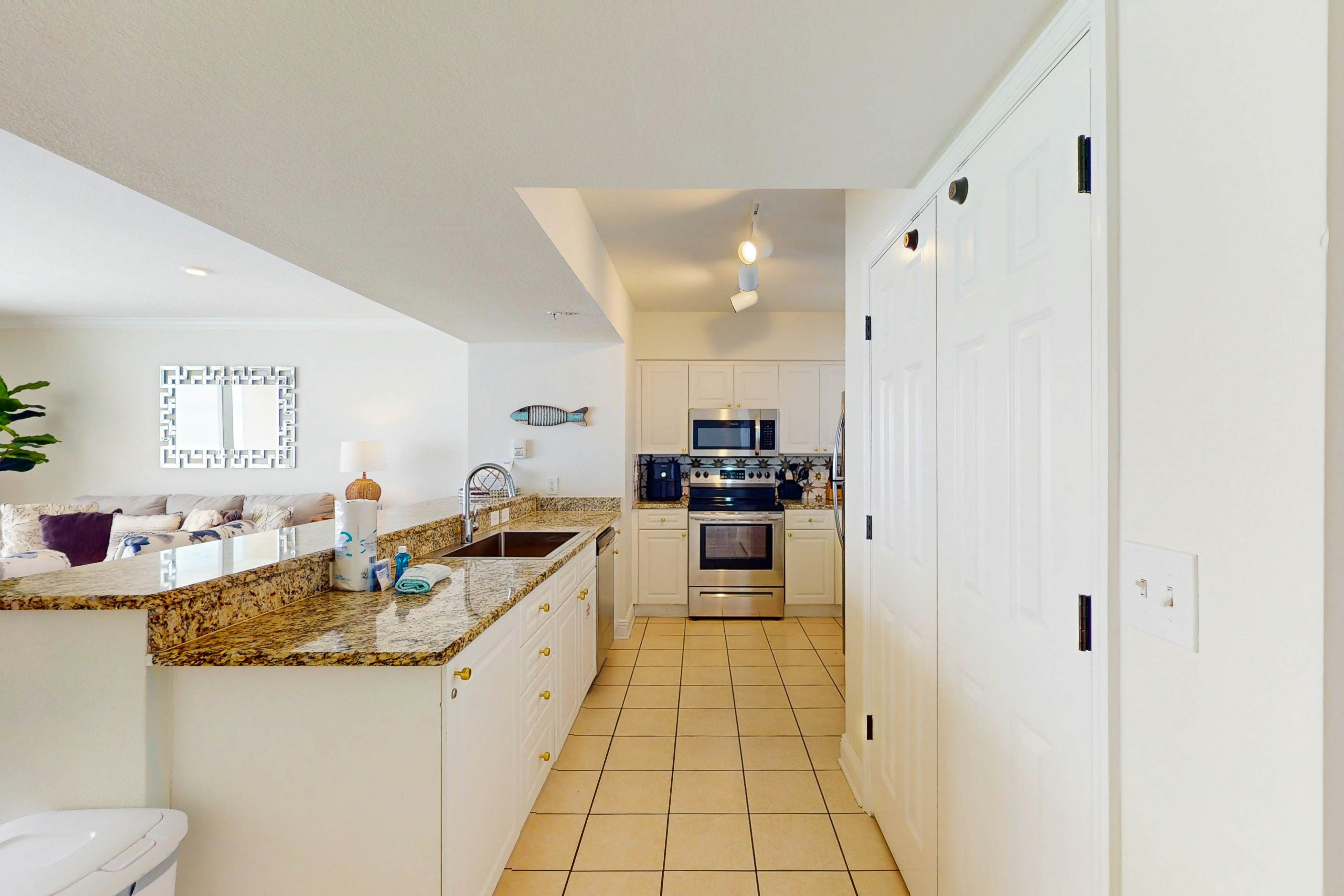 Beautiful condo with beach access, shared pool, WiFi, and panoramic views