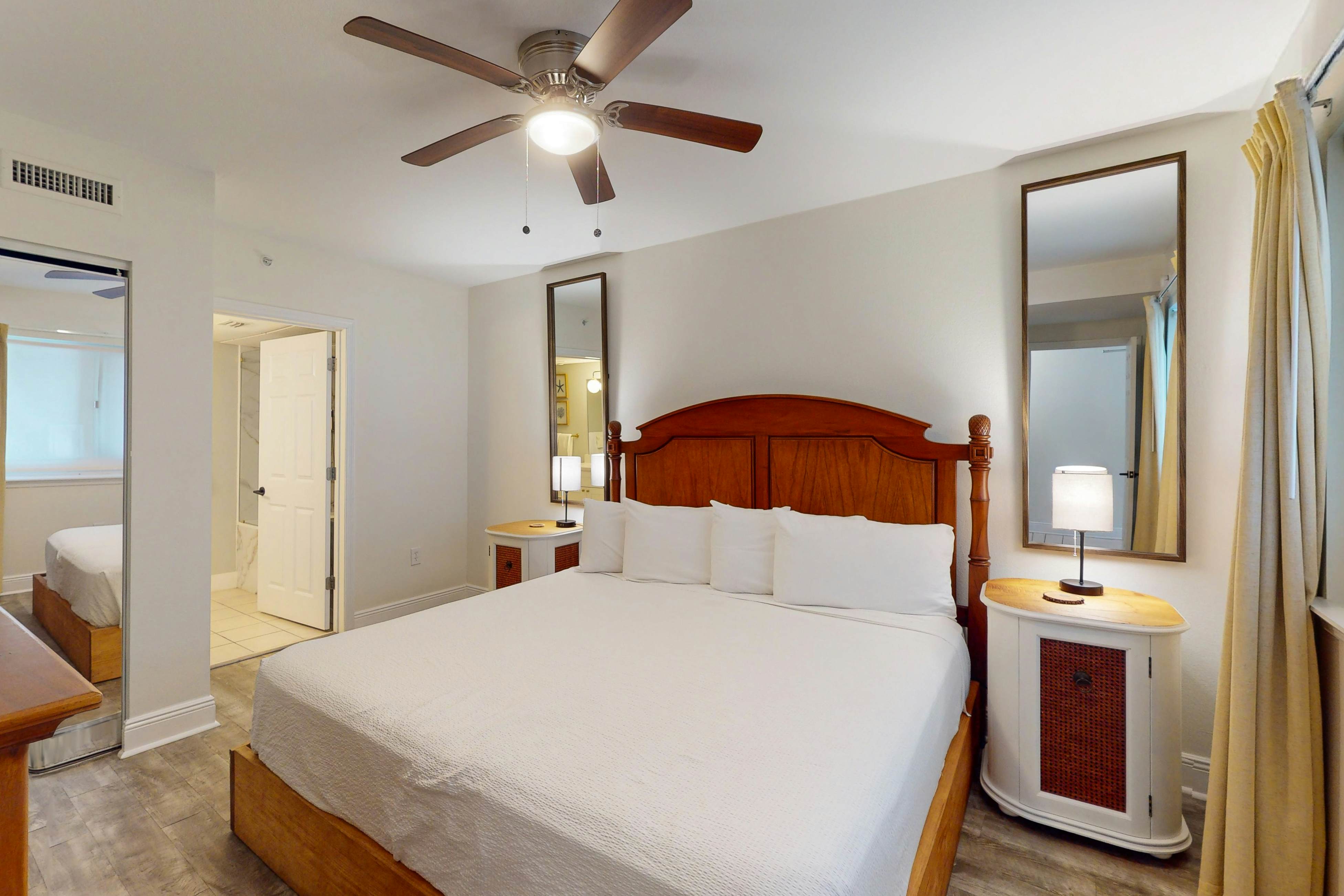 Beautiful condo with beach access, shared pool, WiFi, and panoramic views