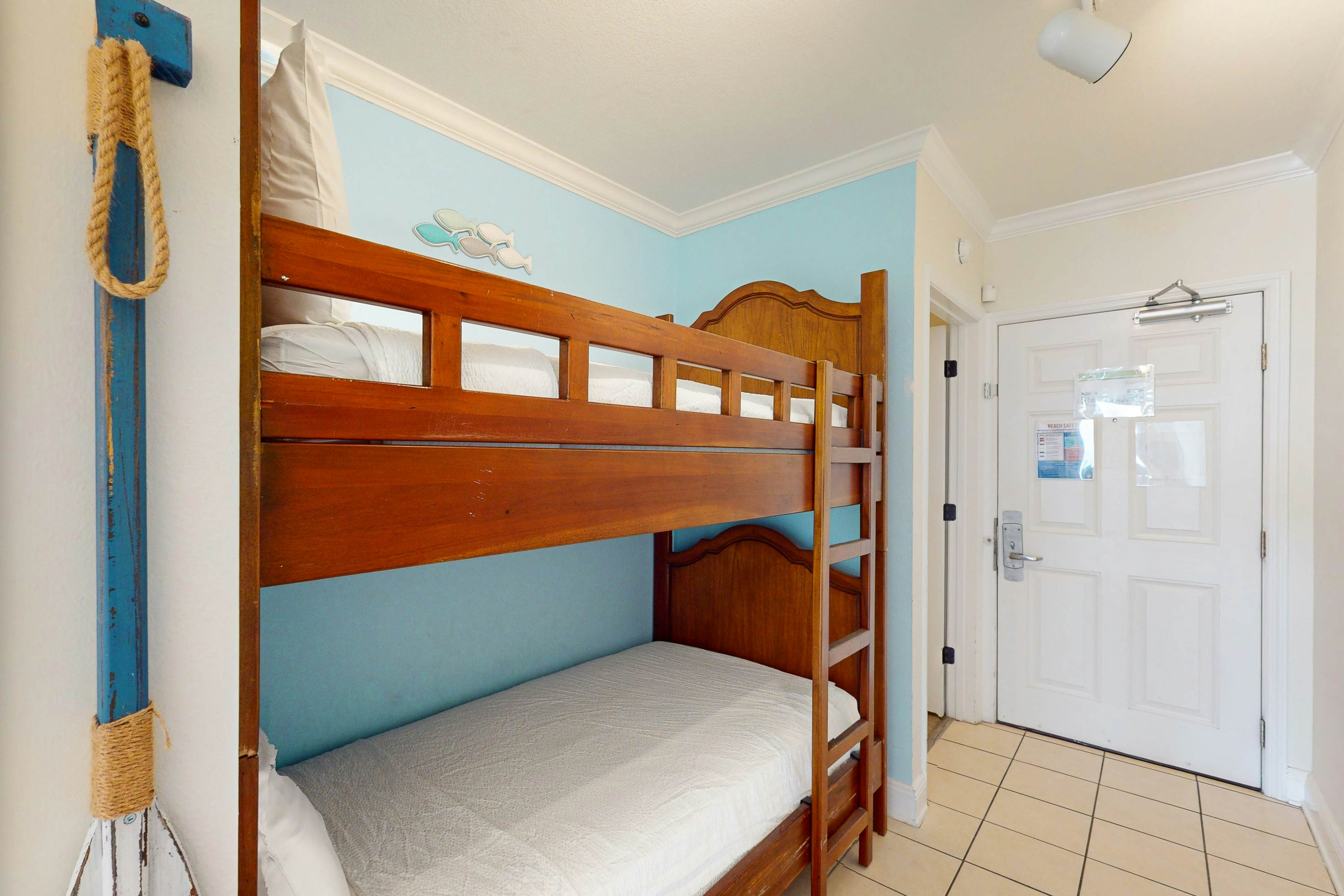 Beautiful condo with beach access, shared pool, WiFi, and panoramic views