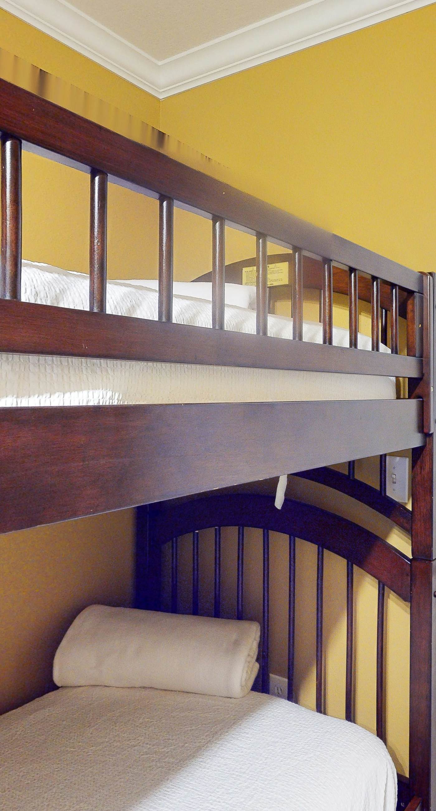 Beachfront resort condo with gulf views, pools,splash pad, hot tub, & gym