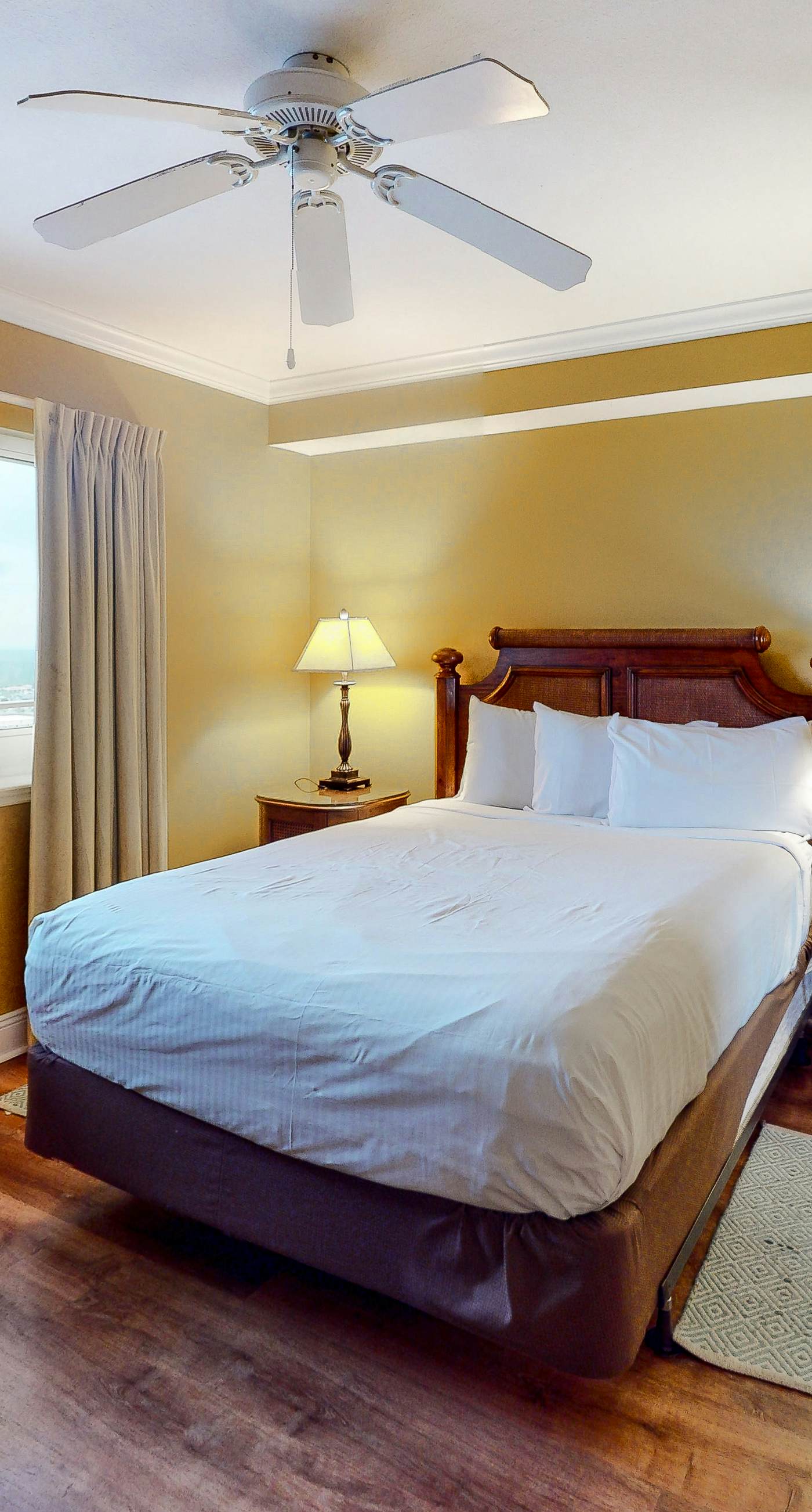 Beachfront resort condo with gulf views, pools,splash pad, hot tub, & gym