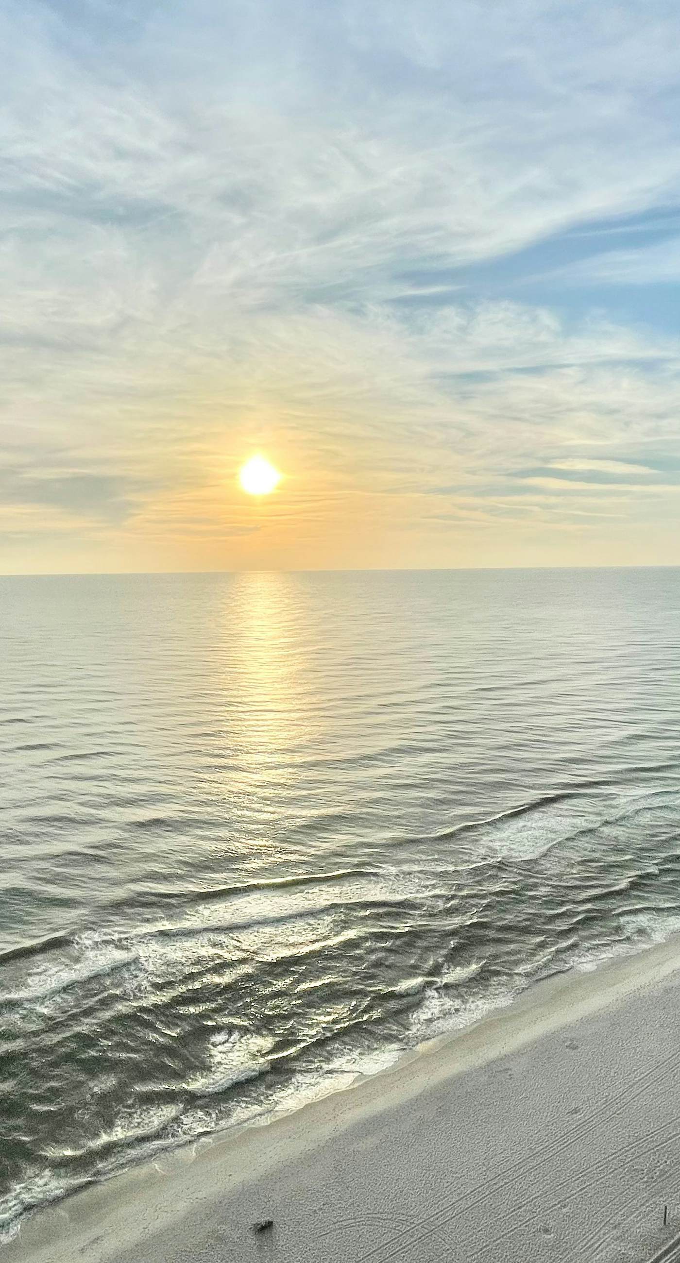 Beachfront resort condo with gulf views, pools,splash pad, hot tub, & gym