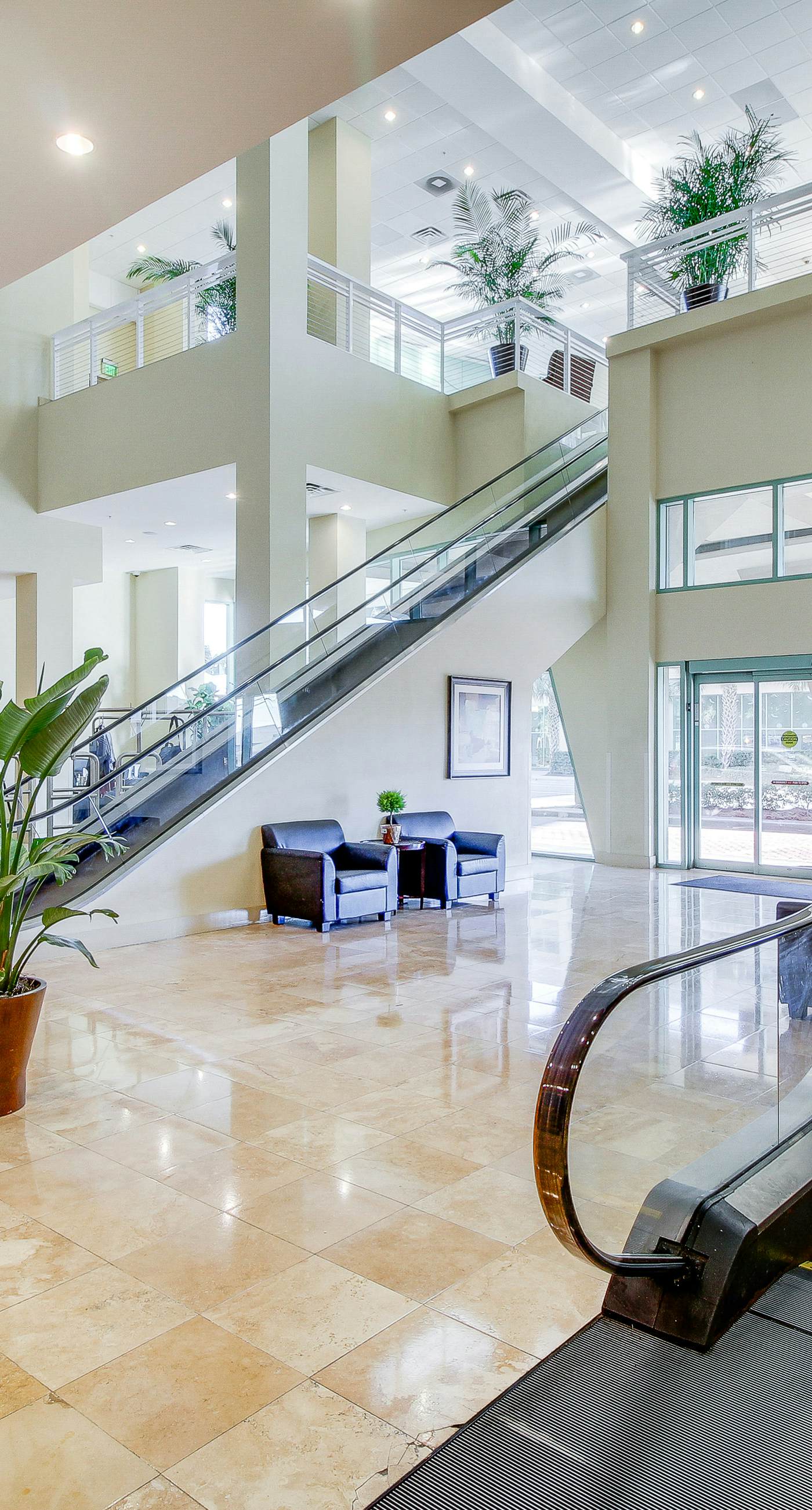 Beachfront resort condo with gulf views, pools,splash pad, hot tub, & gym