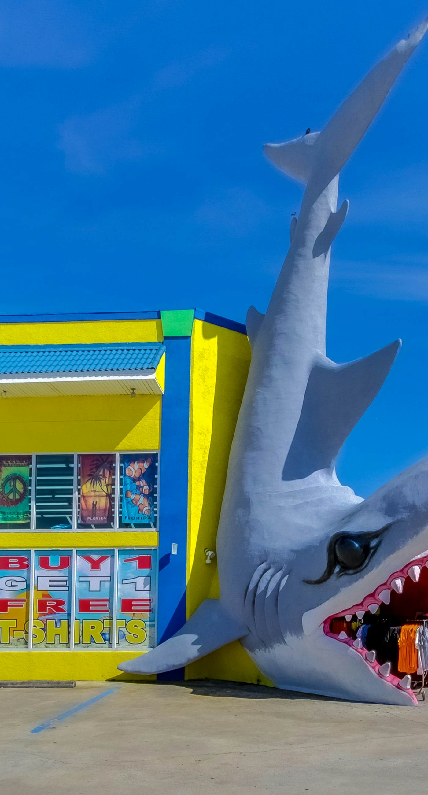 Beachfront resort condo with gulf views, pools,splash pad, hot tub, & gym