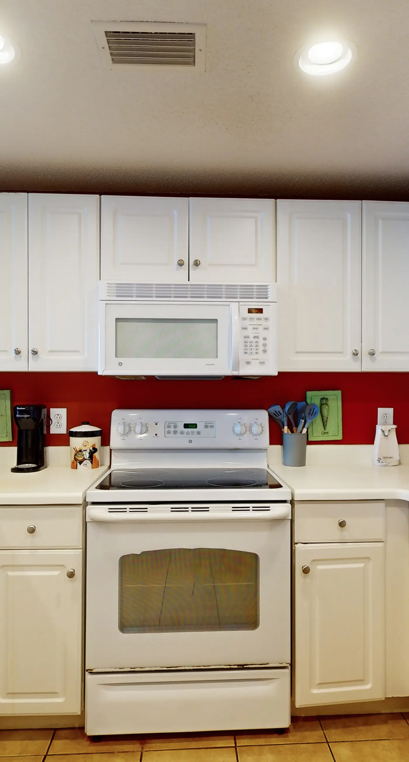 Oceanfront Condo with Views, Beach Access, Pool & Hot Tub at Majestic Beach Resort