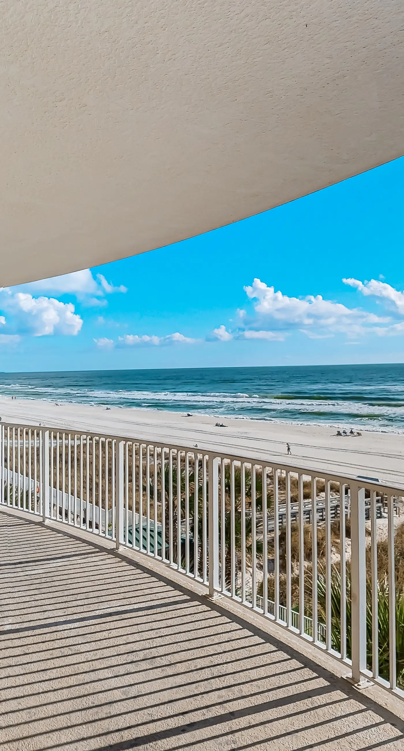 Exotic Emerald Coast condo with private deck, gulf view, pool & hot tub