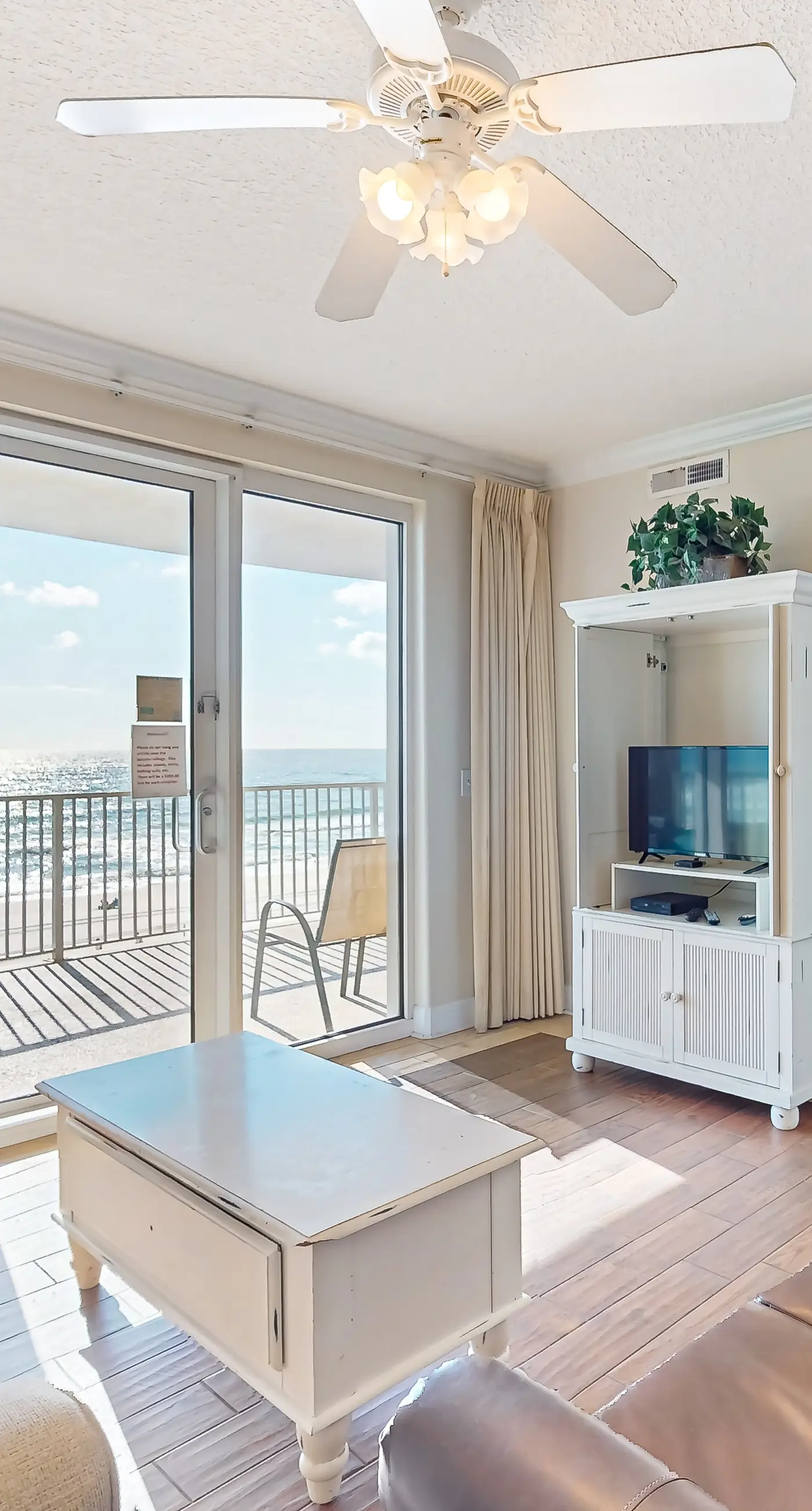 Exotic Emerald Coast condo with private deck, gulf view, pool & hot tub