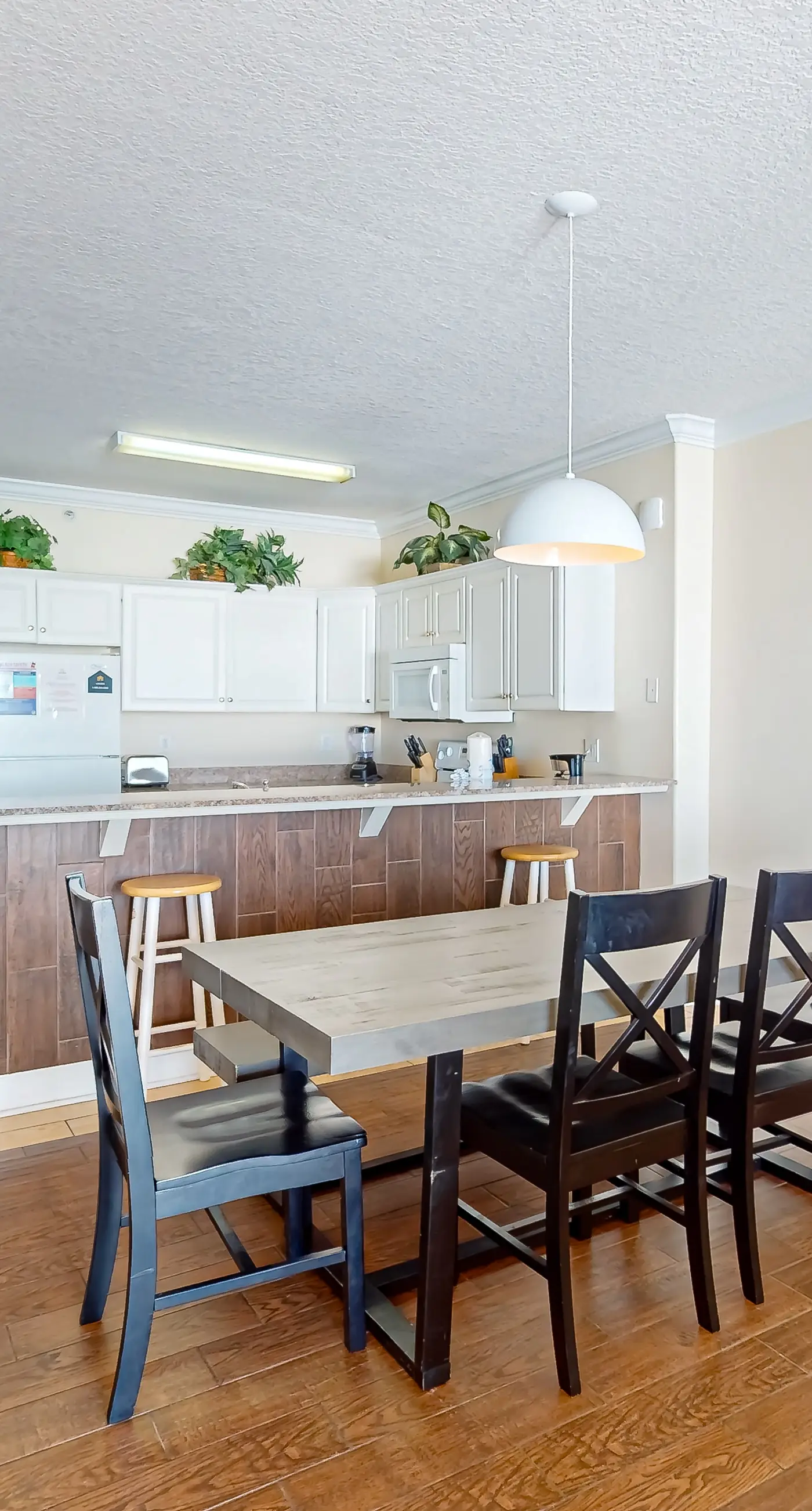 Exotic Emerald Coast condo with private deck, gulf view, pool & hot tub