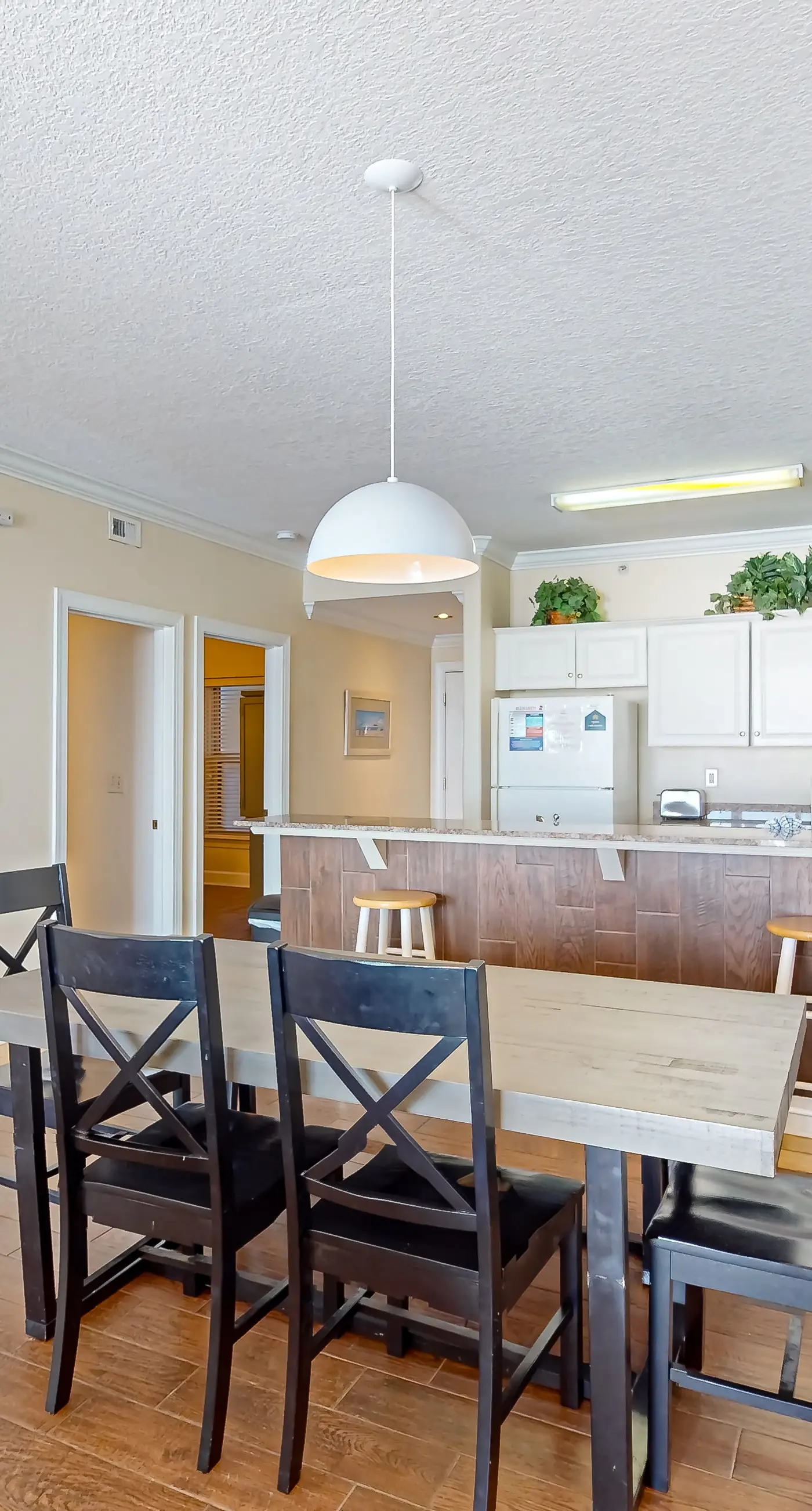 Exotic Emerald Coast condo with private deck, gulf view, pool & hot tub