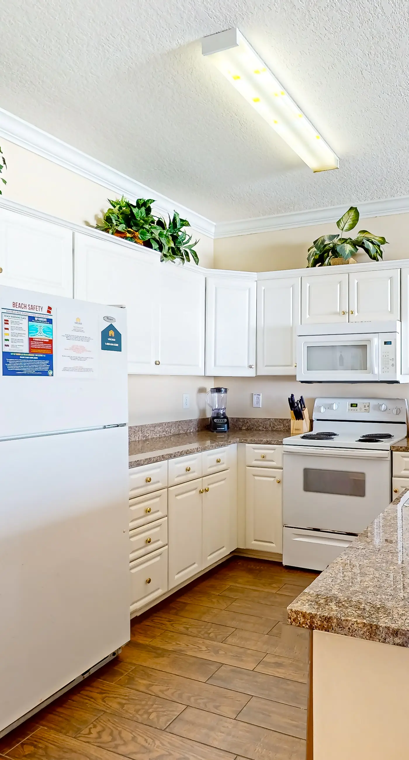 Exotic Emerald Coast condo with private deck, gulf view, pool & hot tub