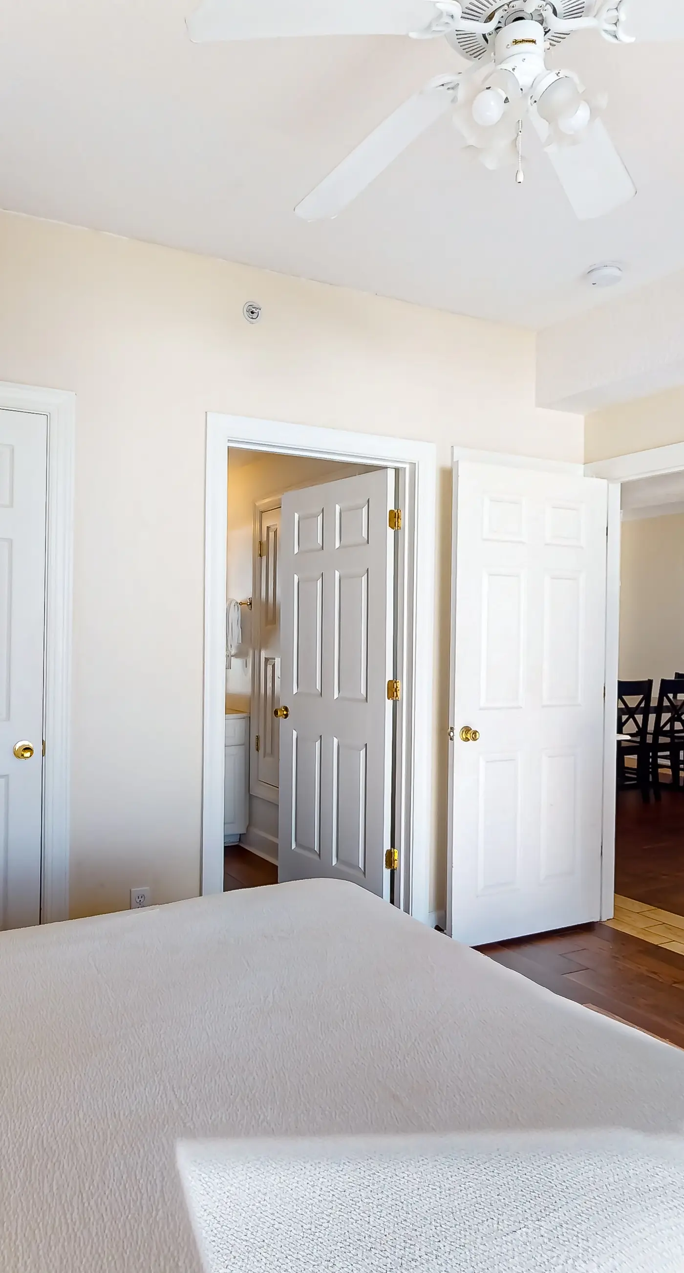 Exotic Emerald Coast condo with private deck, gulf view, pool & hot tub