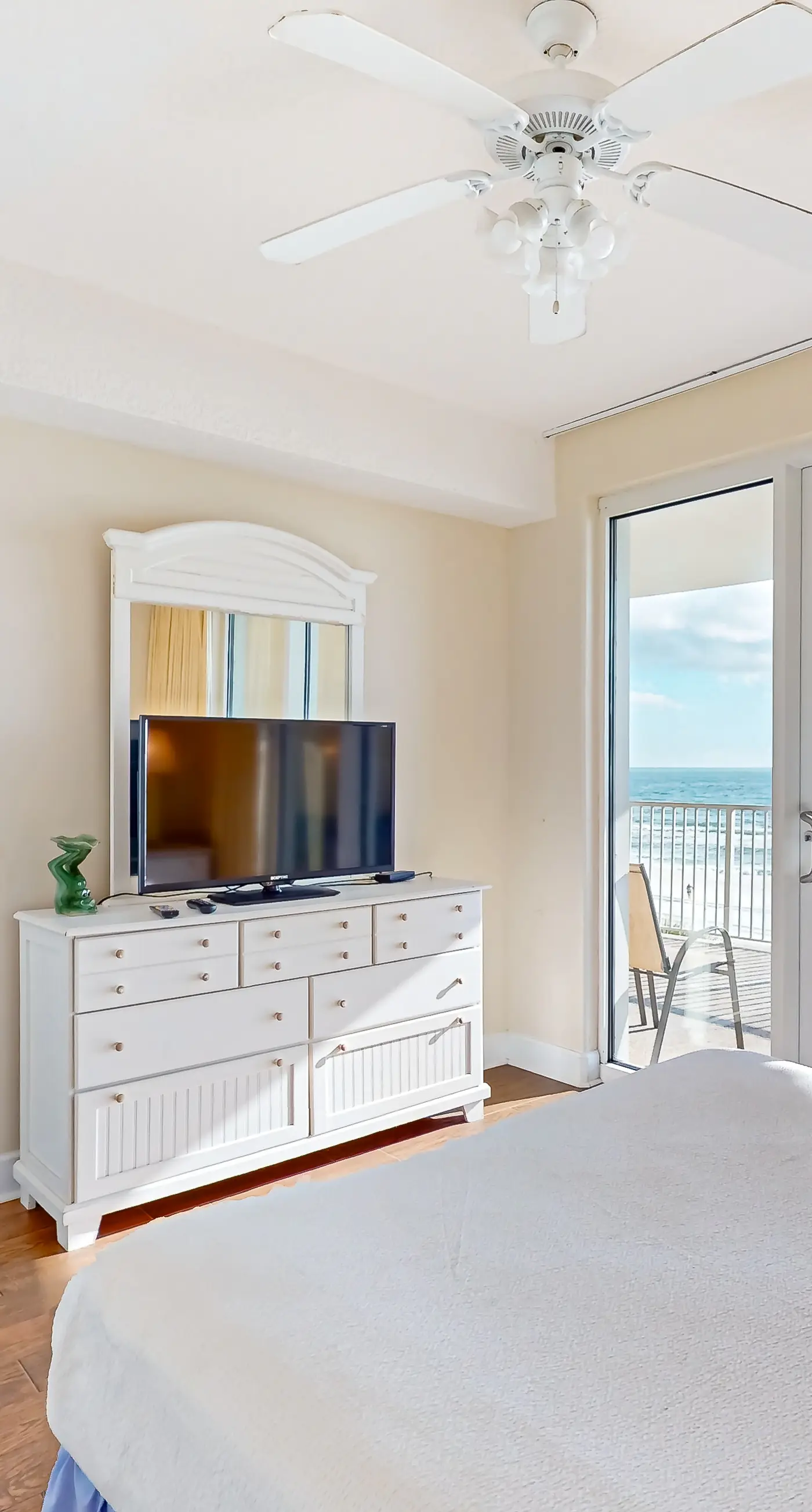 Exotic Emerald Coast condo with private deck, gulf view, pool & hot tub