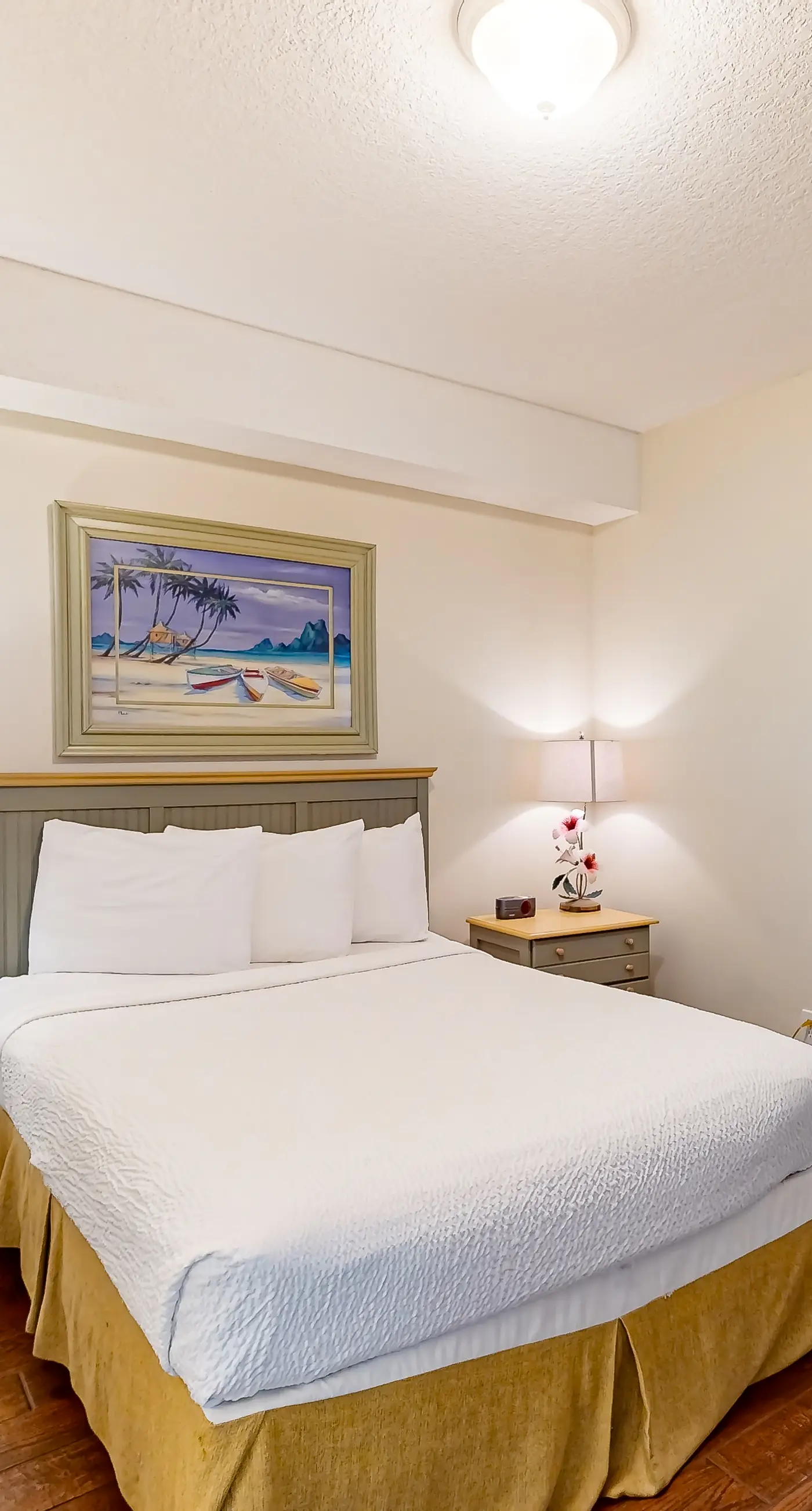 Exotic Emerald Coast condo with private deck, gulf view, pool & hot tub