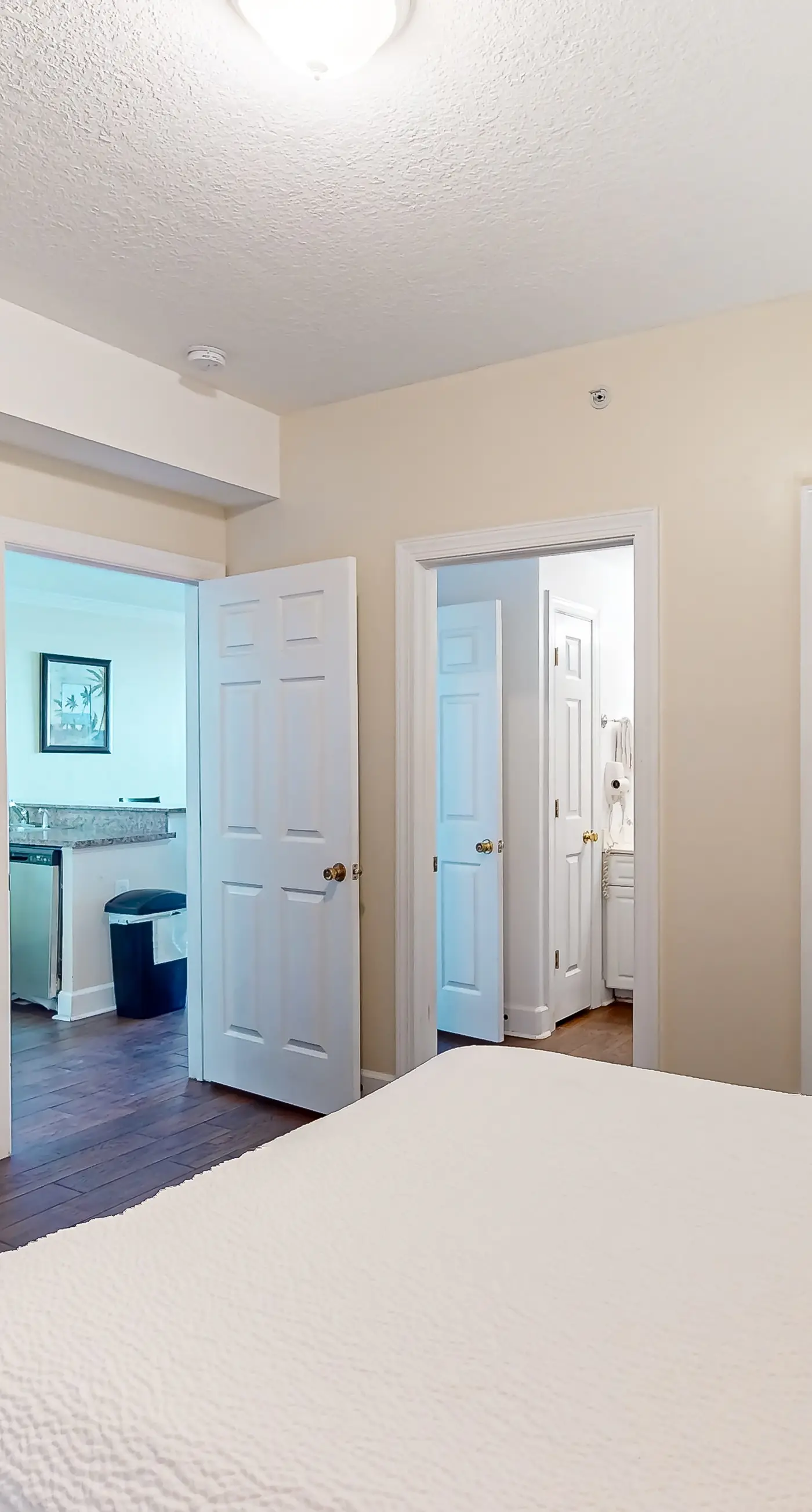 Exotic Emerald Coast condo with private deck, gulf view, pool & hot tub