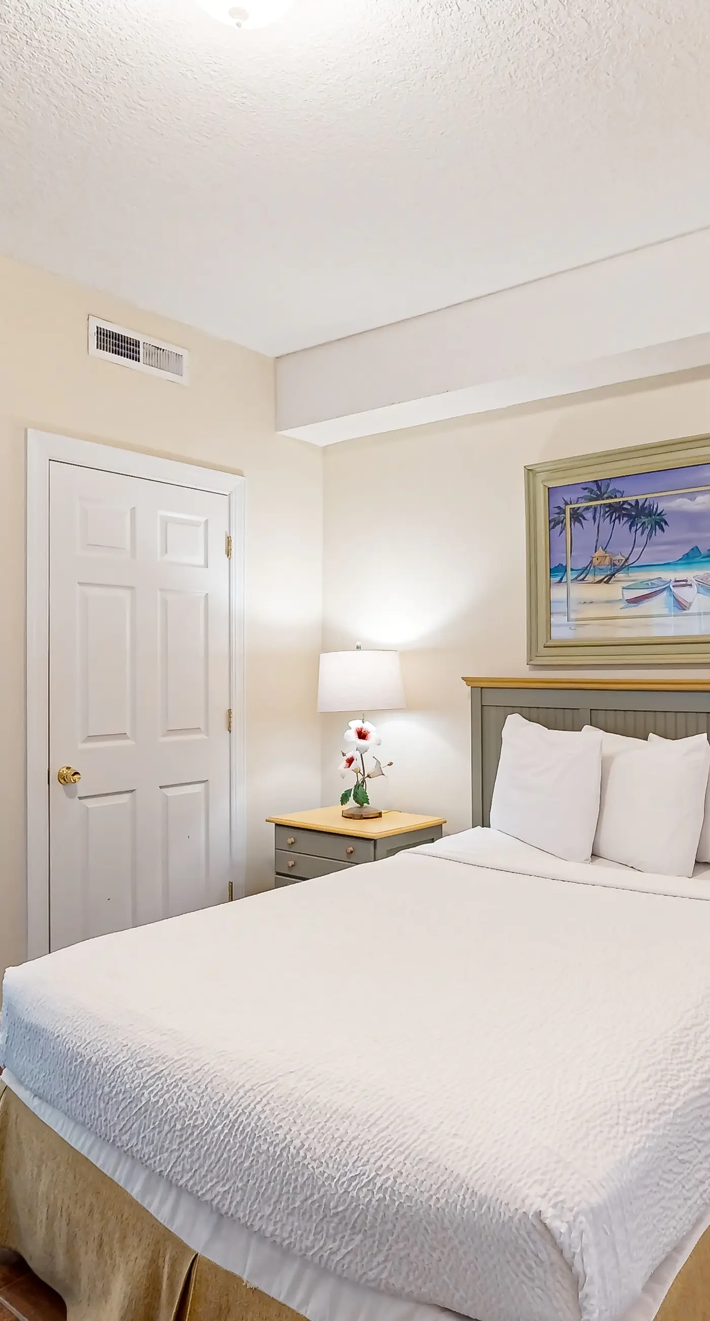 Exotic Emerald Coast condo with private deck, gulf view, pool & hot tub
