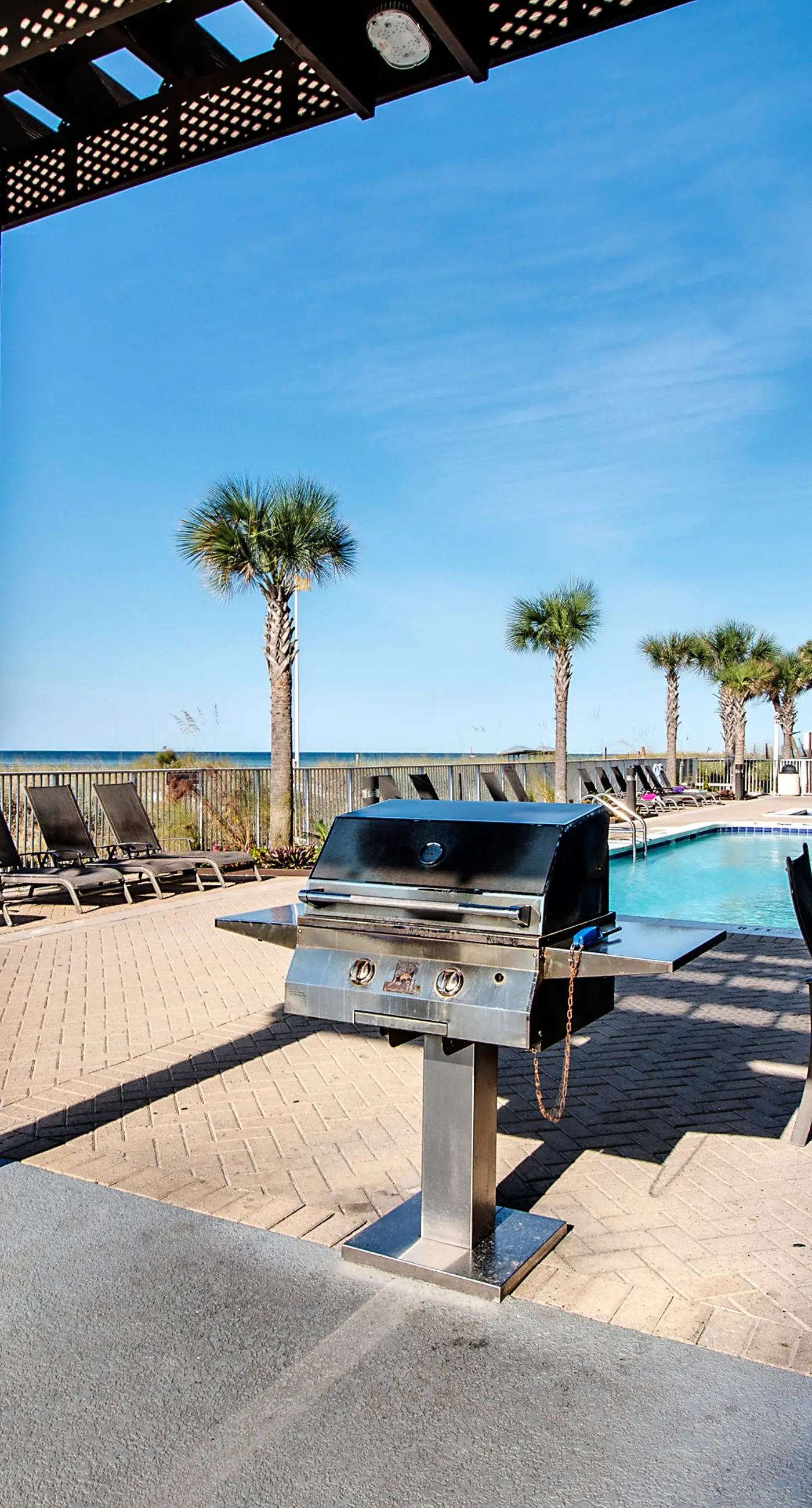 Exotic Emerald Coast condo with private deck, gulf view, pool & hot tub