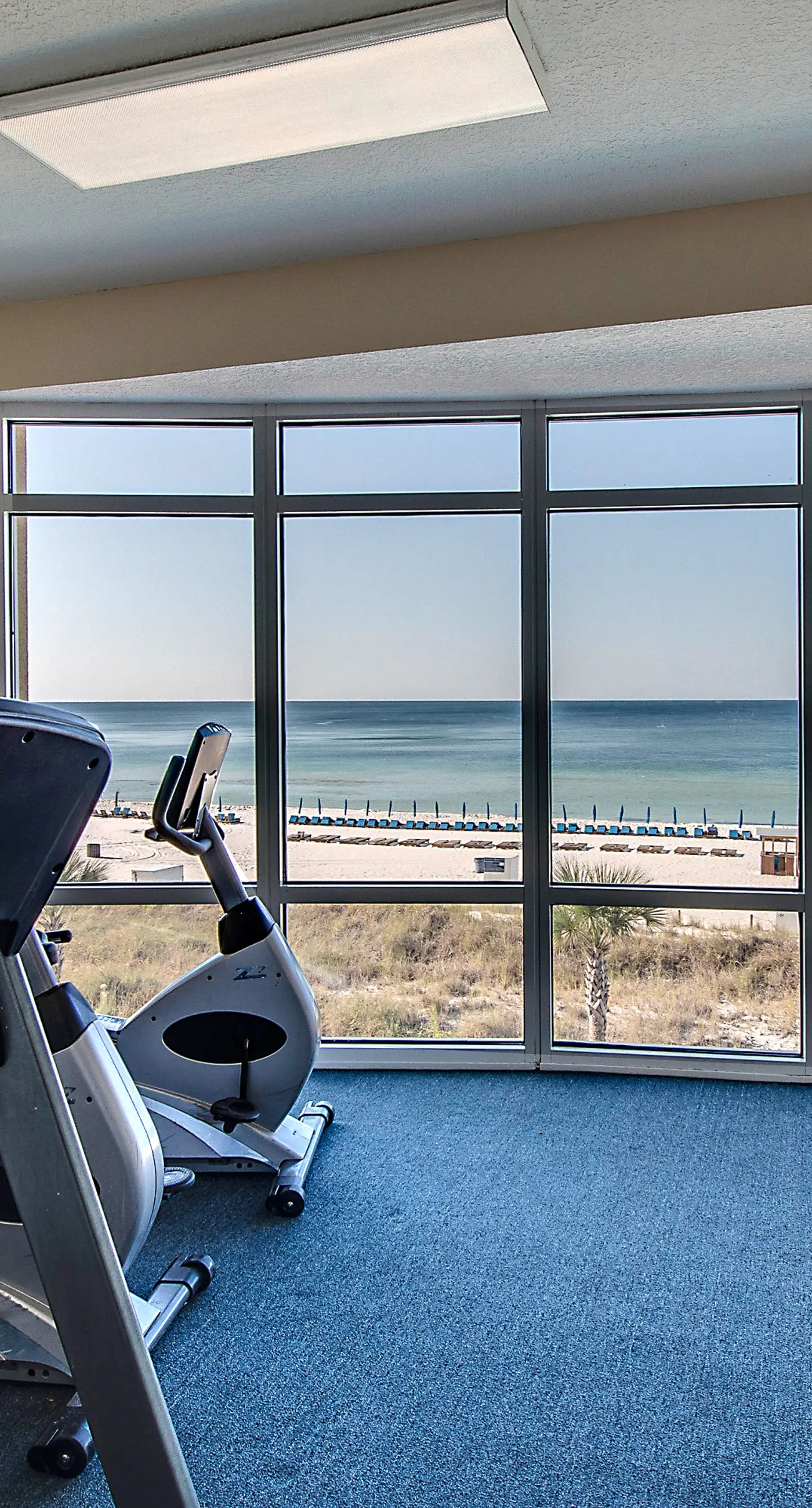 Exotic Emerald Coast condo with private deck, gulf view, pool & hot tub