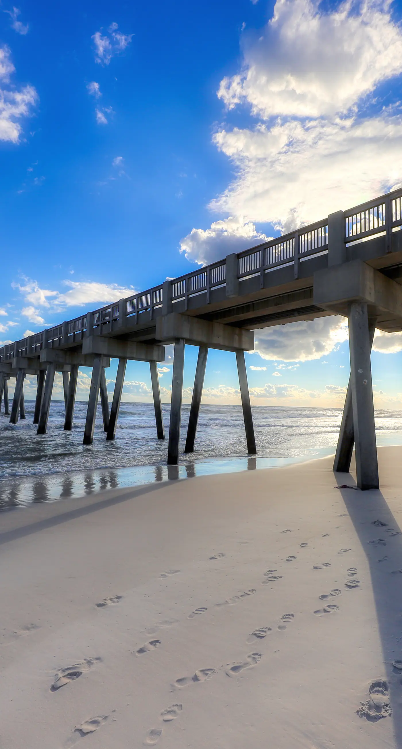 Exotic Emerald Coast condo with private deck, gulf view, pool & hot tub