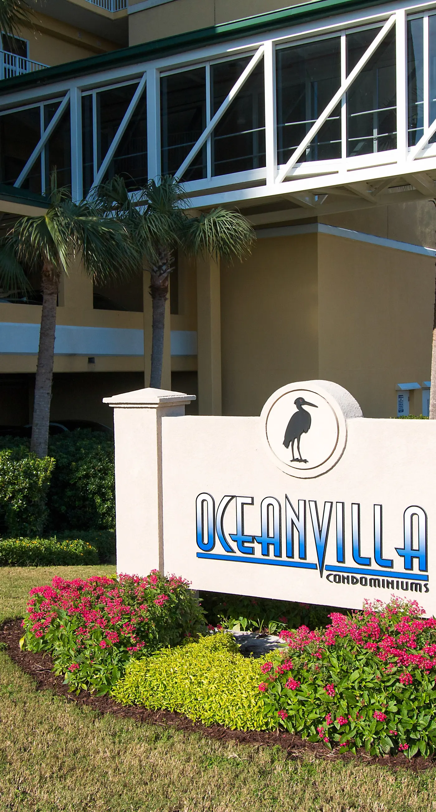 Exotic Emerald Coast condo with private deck, gulf view, pool & hot tub
