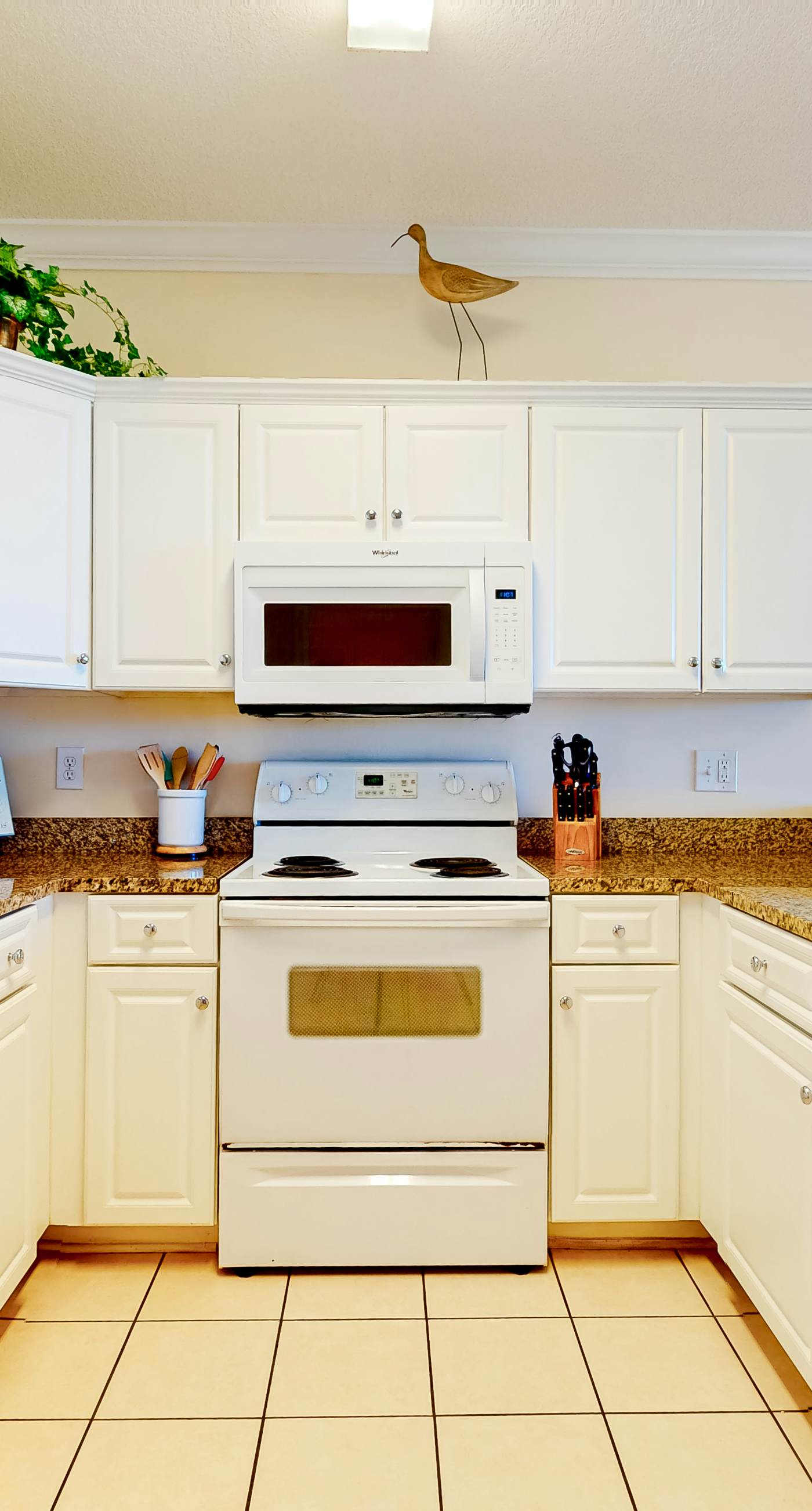 Oceanfront condo with epic gulf view, shared pool & hot tub, free WiFi, & W/D