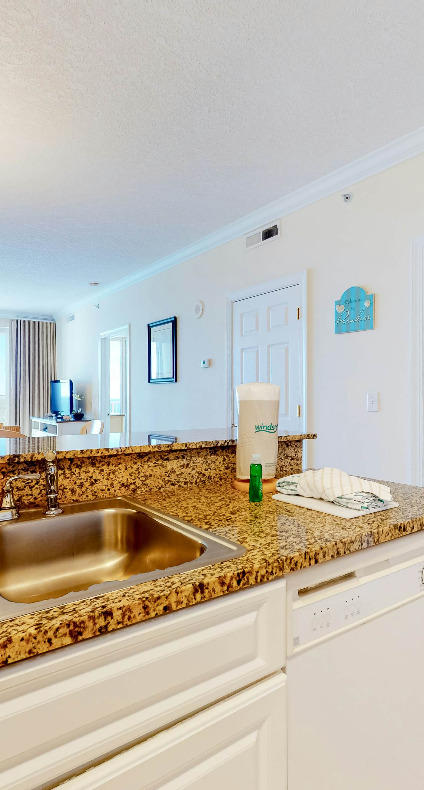 Oceanfront condo with epic gulf view, shared pool & hot tub, free WiFi, & W/D