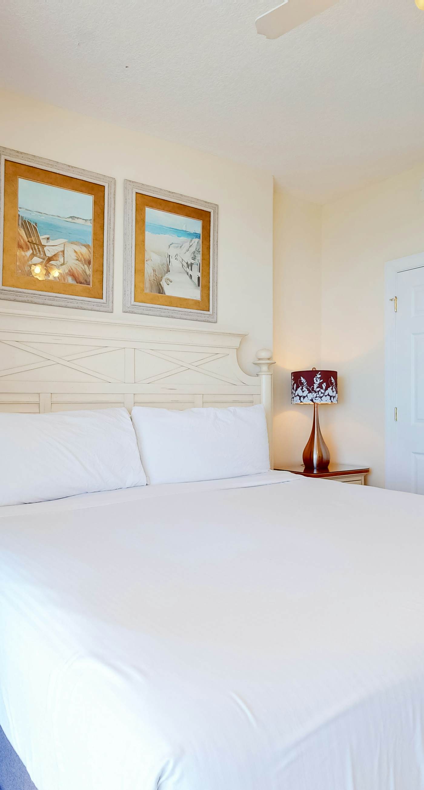 Oceanfront condo with epic gulf view, shared pool & hot tub, free WiFi, & W/D