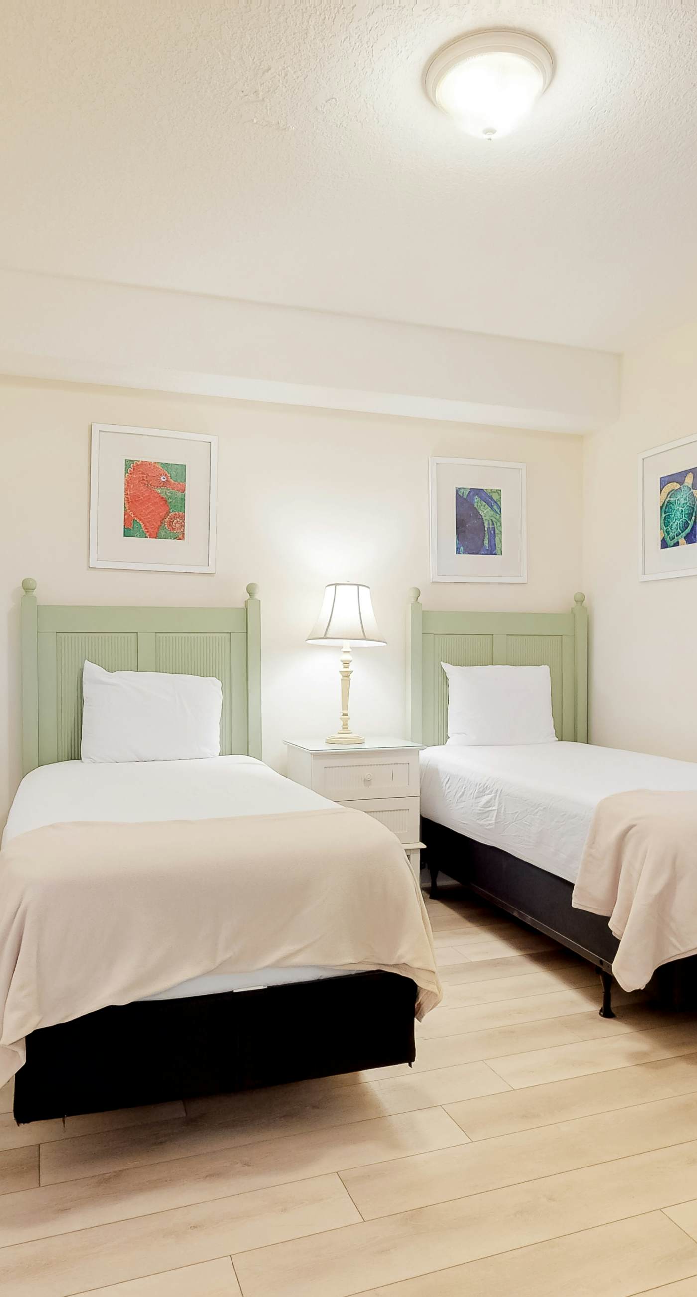 Oceanfront condo with epic gulf view, shared pool & hot tub, free WiFi, & W/D