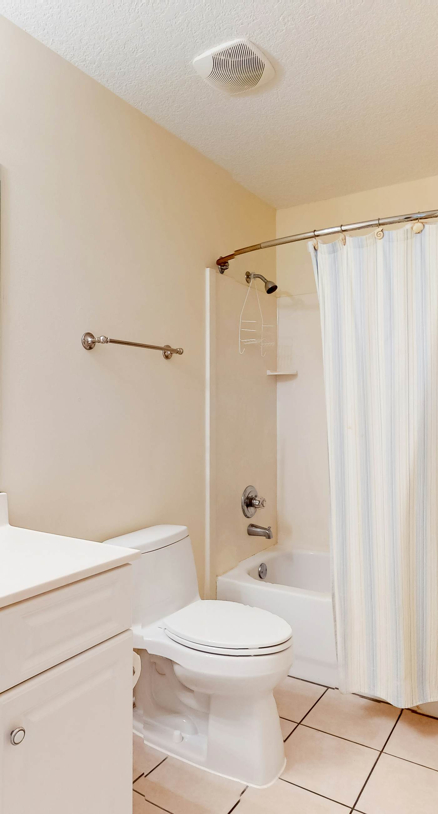 Oceanfront condo with epic gulf view, shared pool & hot tub, free WiFi, & W/D