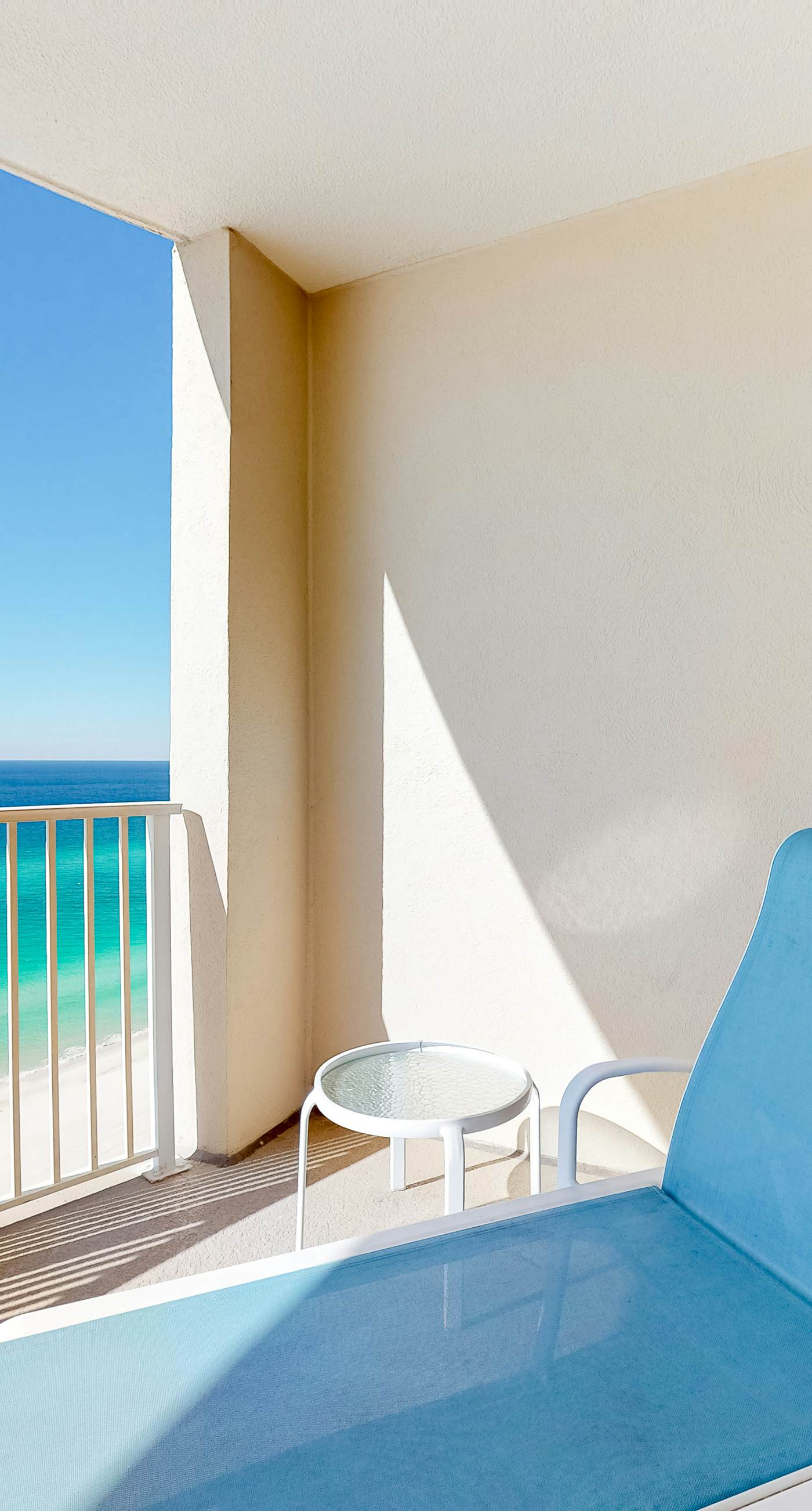Oceanfront condo with epic gulf view, shared pool & hot tub, free WiFi, & W/D