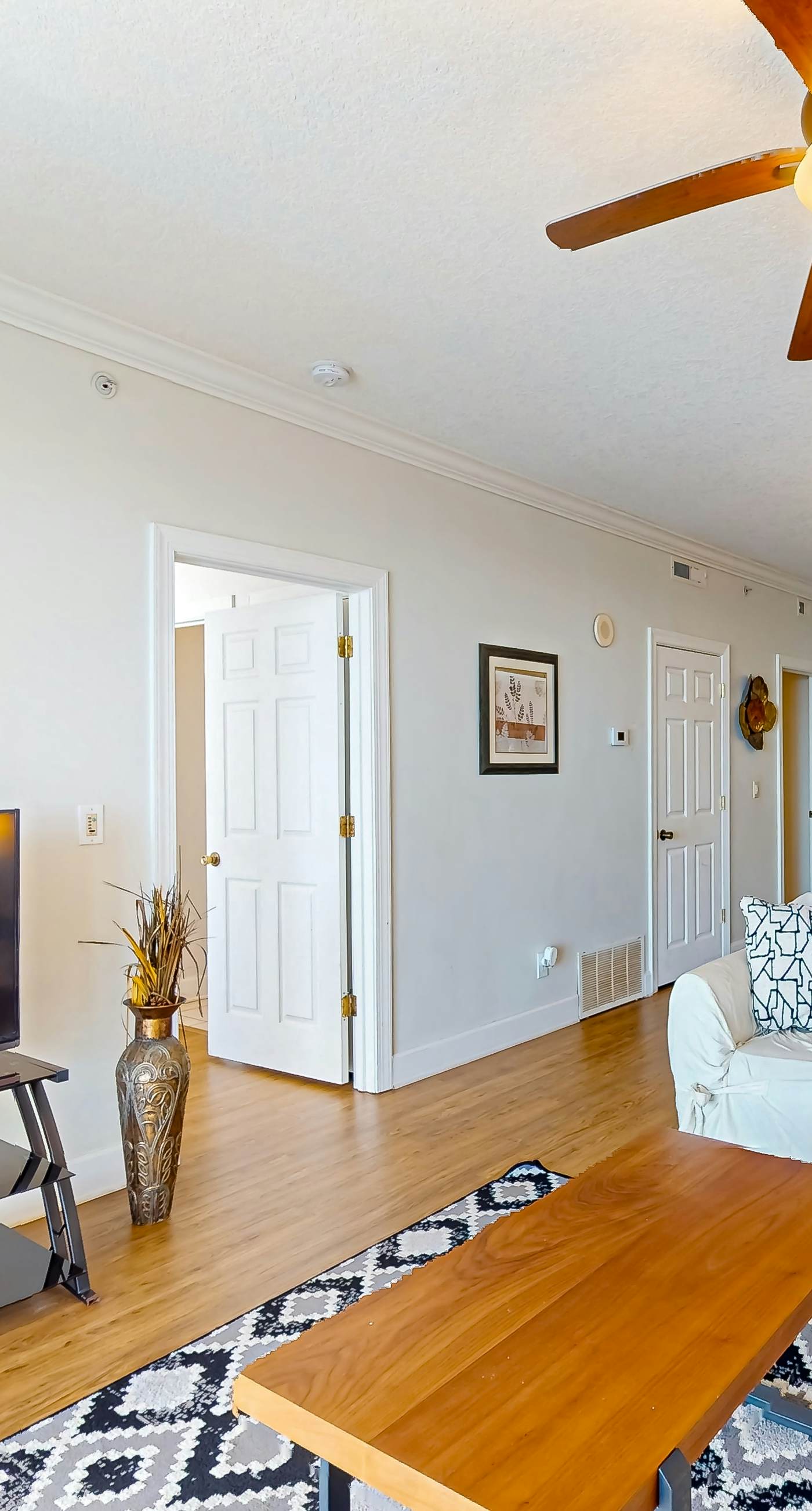 Waterfront Condo with Stunning Gulf View, Shared Pool, Hot Tub