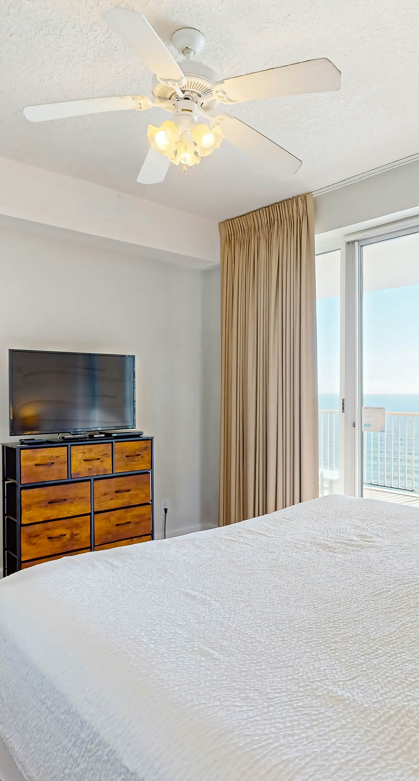 Waterfront Condo with Stunning Gulf View, Shared Pool, Hot Tub