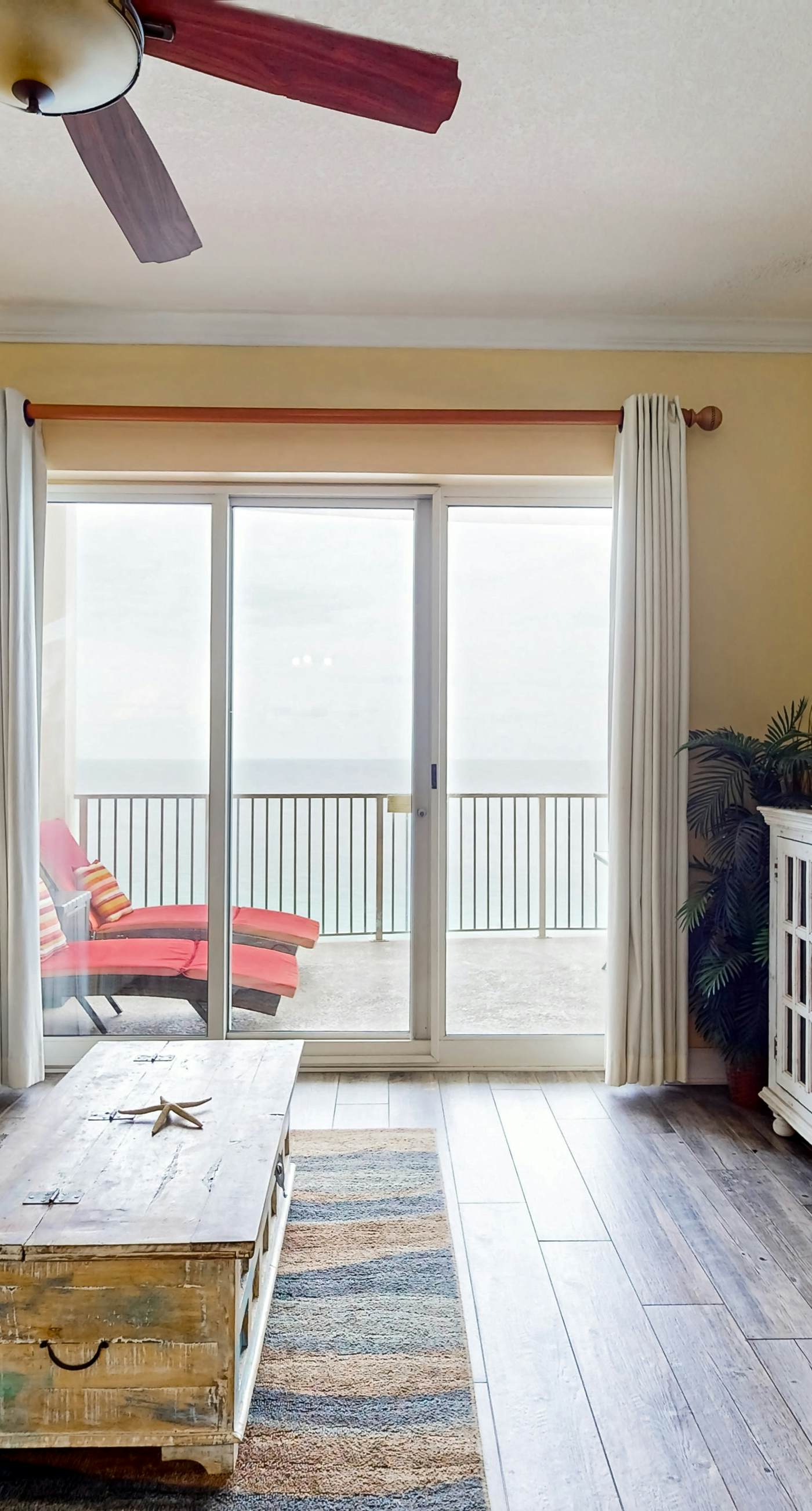 Gulf-front 20th-floor condo with large private balcony, pool, hot tub & gym