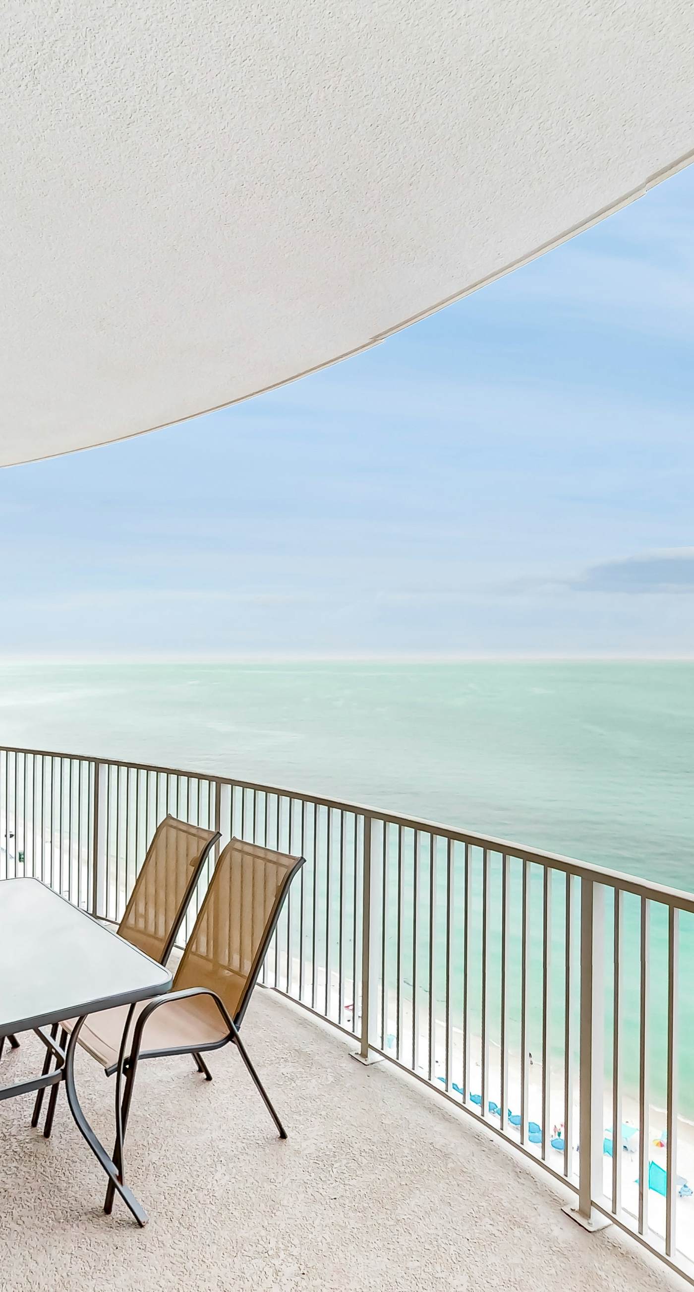 Gulf-front 20th-floor condo with large private balcony, pool, hot tub & gym