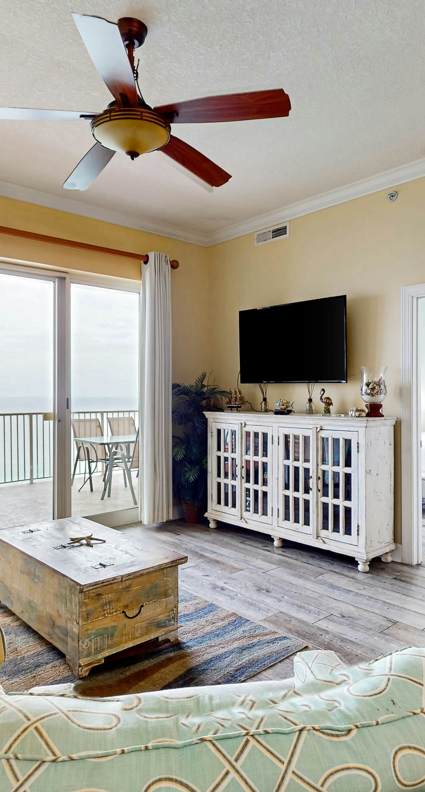 Gulf-front 20th-floor condo with large private balcony, pool, hot tub & gym