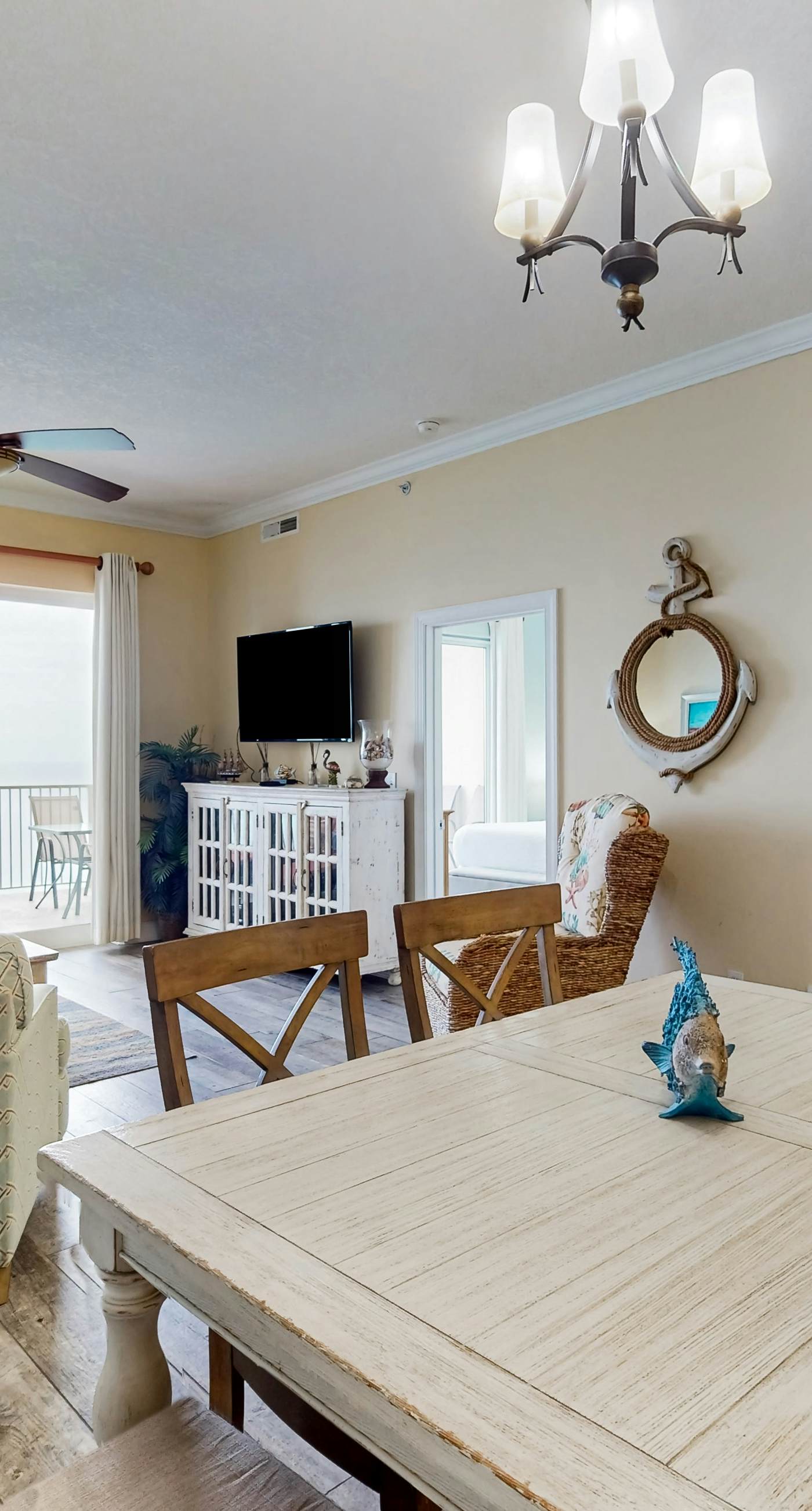 Gulf-front 20th-floor condo with large private balcony, pool, hot tub & gym