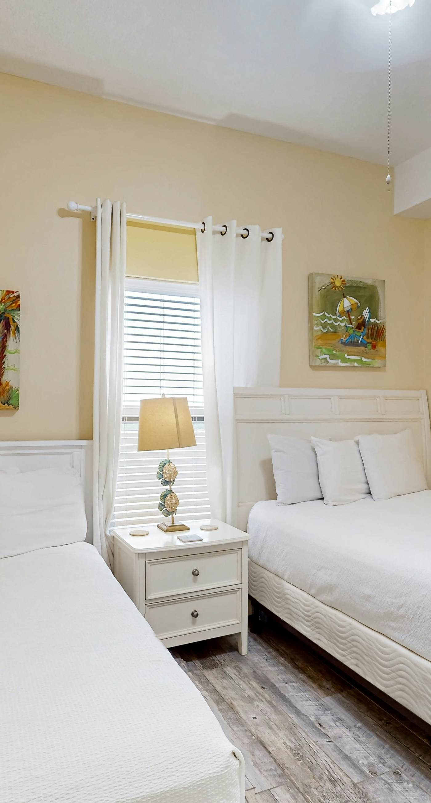 Gulf-front 20th-floor condo with large private balcony, pool, hot tub & gym