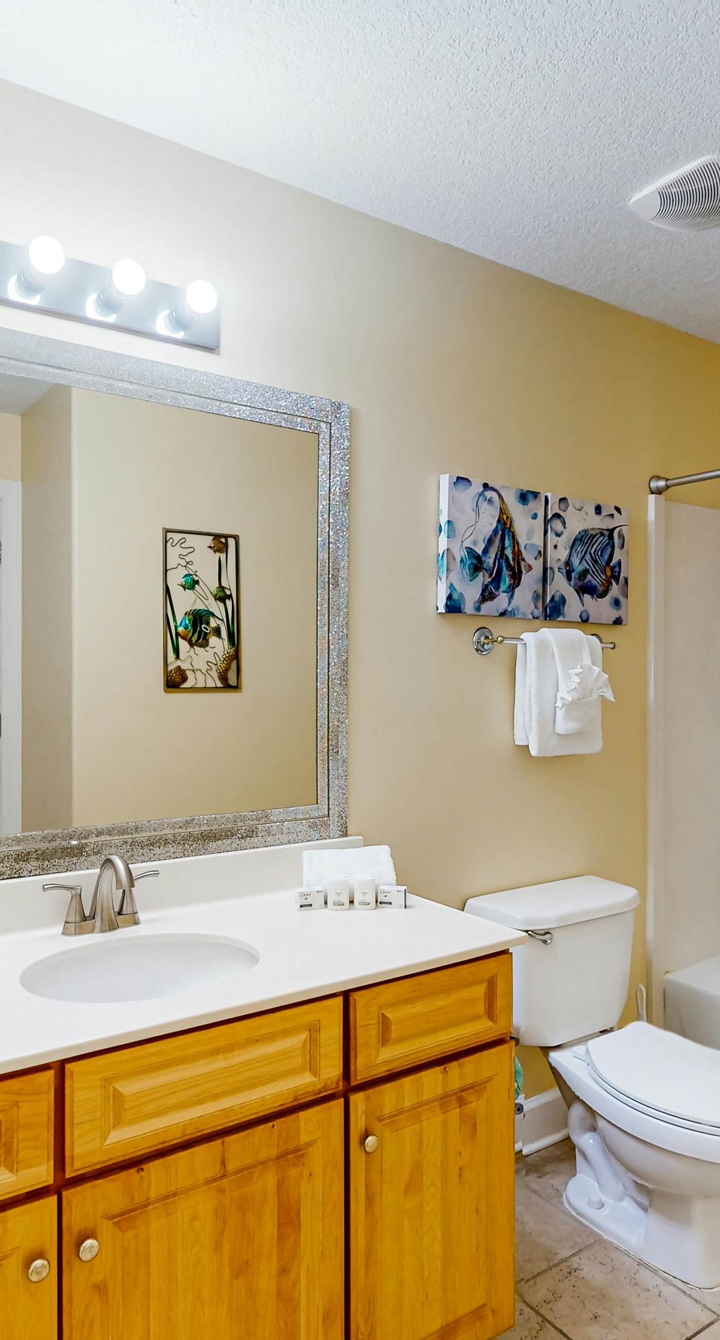 Gulf-front 20th-floor condo with large private balcony, pool, hot tub & gym