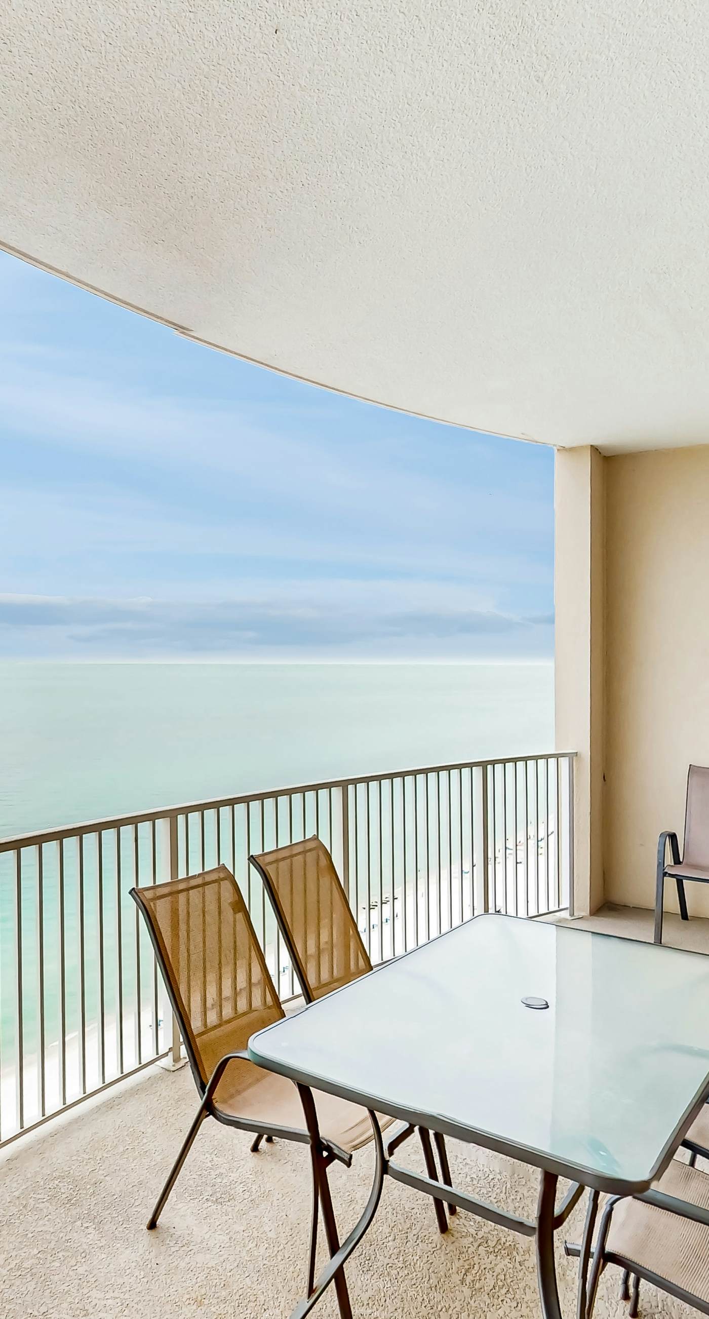 Gulf-front 20th-floor condo with large private balcony, pool, hot tub & gym