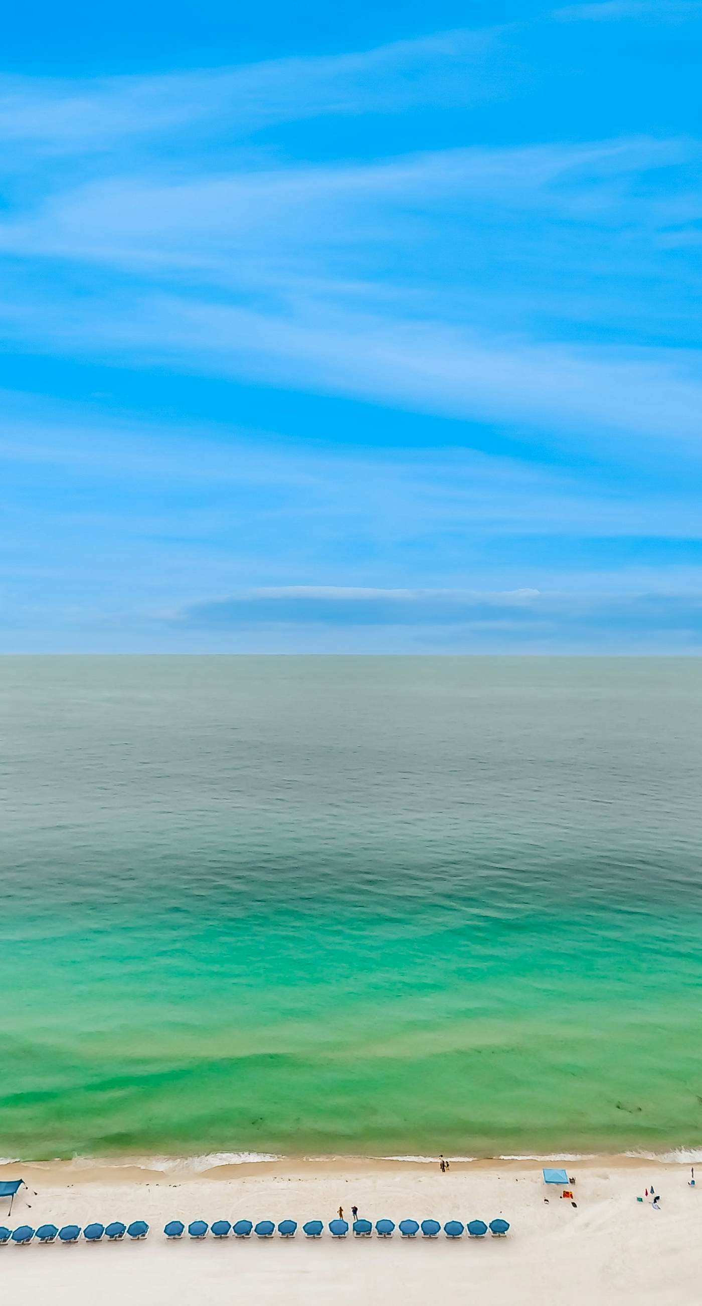 Gulf-front 20th-floor condo with large private balcony, pool, hot tub & gym