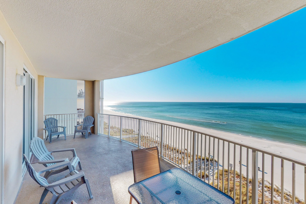 Waterfront condo in a resort setting w/ shared pools, hot tub, & beach access